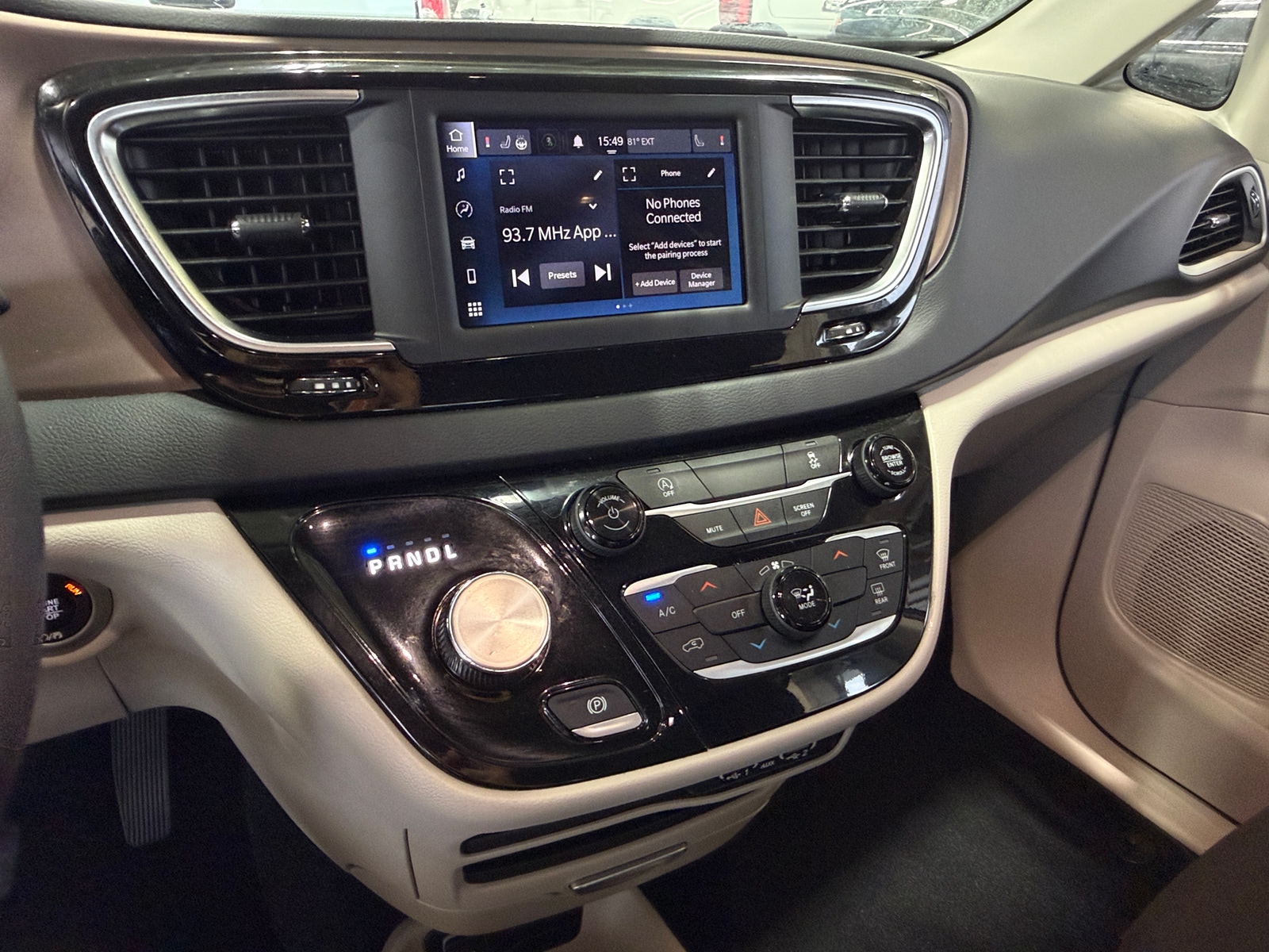 Thumbnail: 2023 Chrysler Voyager - 4