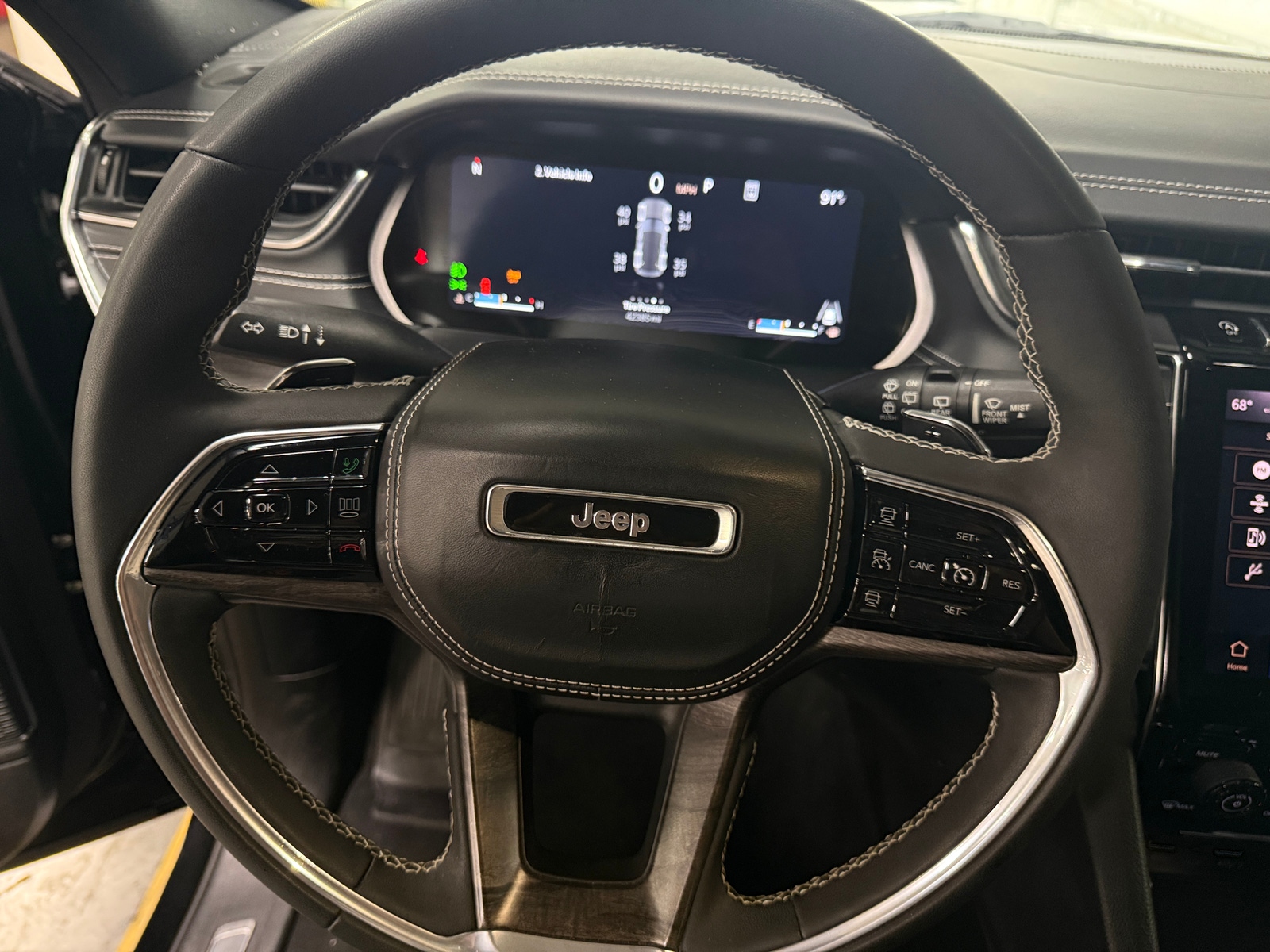 Thumbnail: 2023 Jeep Grand Cherokee - 4