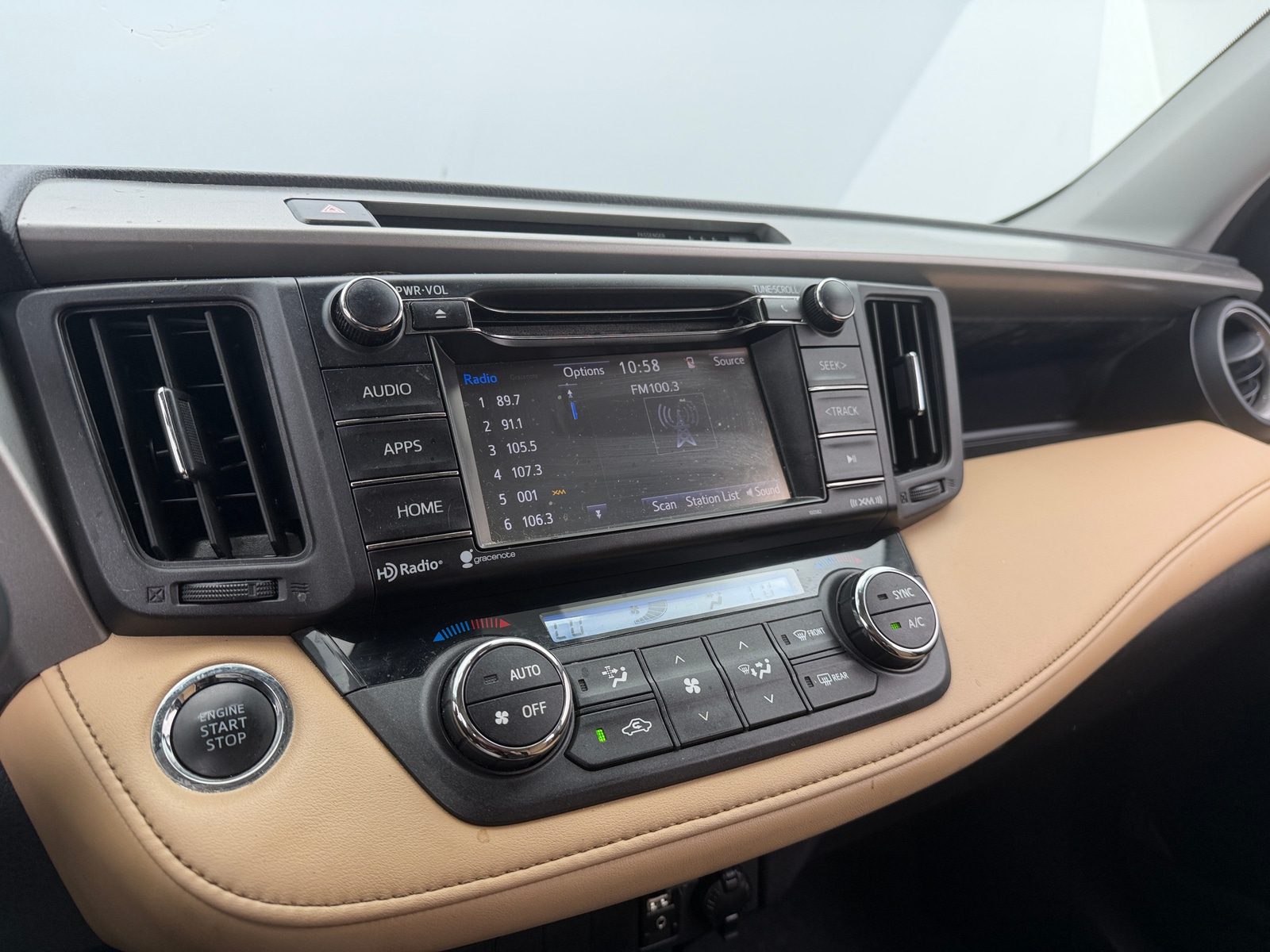 Thumbnail: 2018 Toyota RAV4 - 4