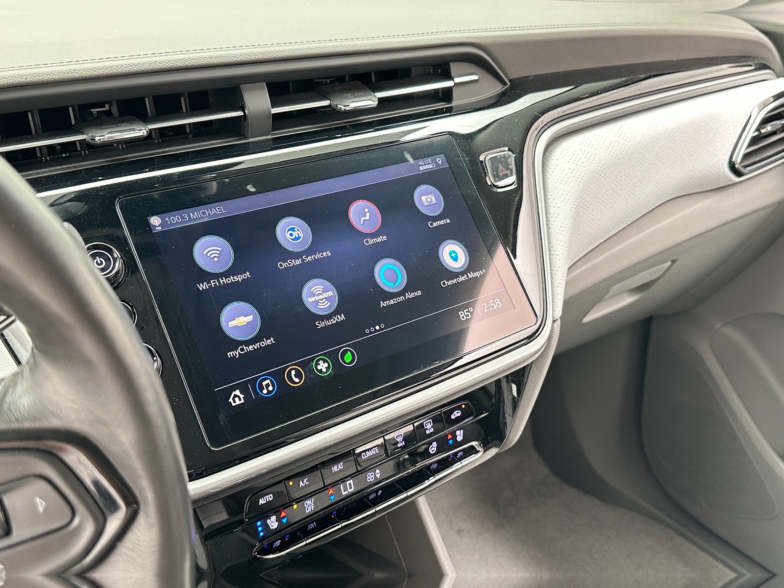 Thumbnail: 2022 Chevrolet Bolt EUV - 3
