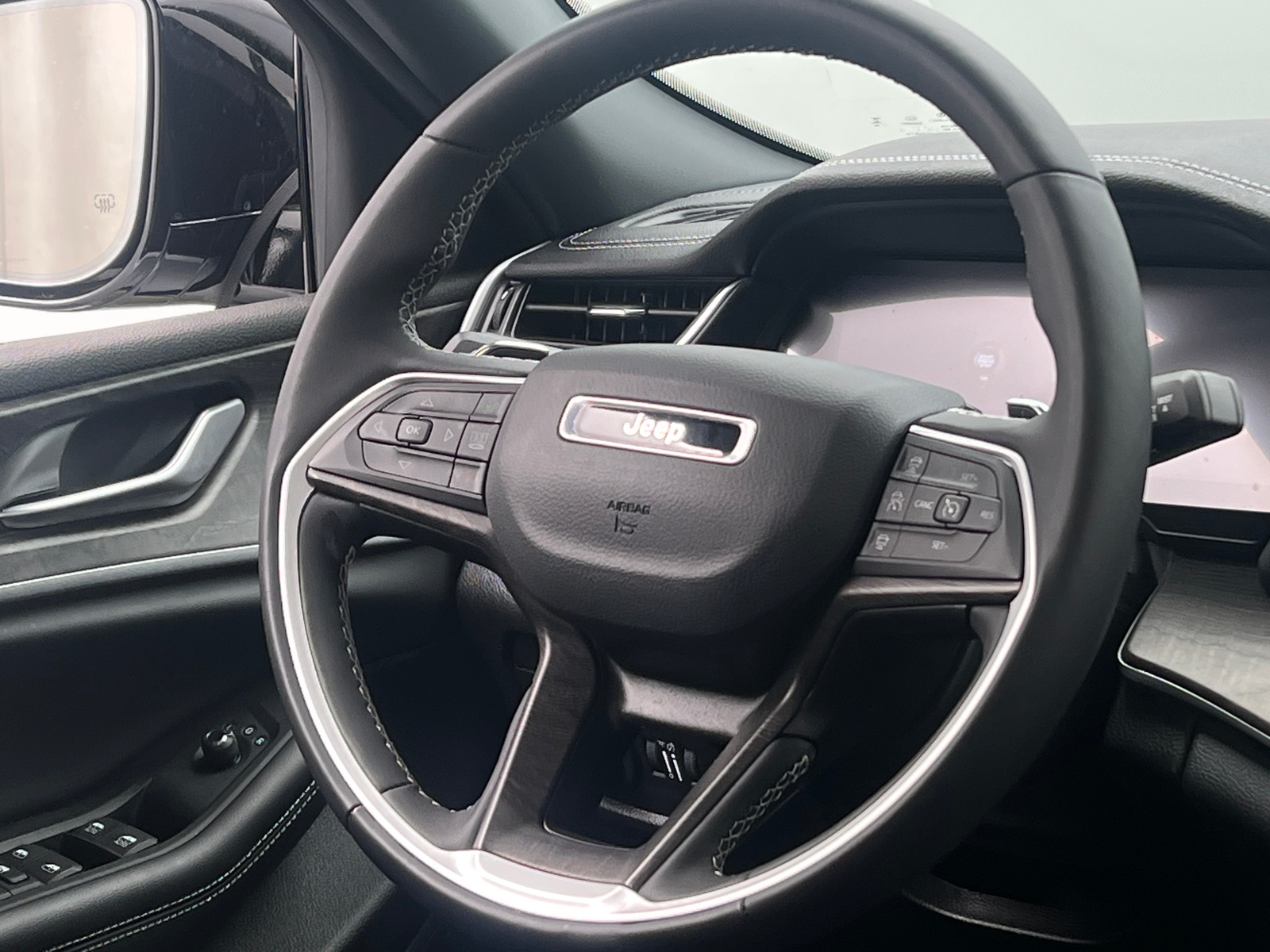 Thumbnail: 2025 Jeep Grand Cherokee L - 4