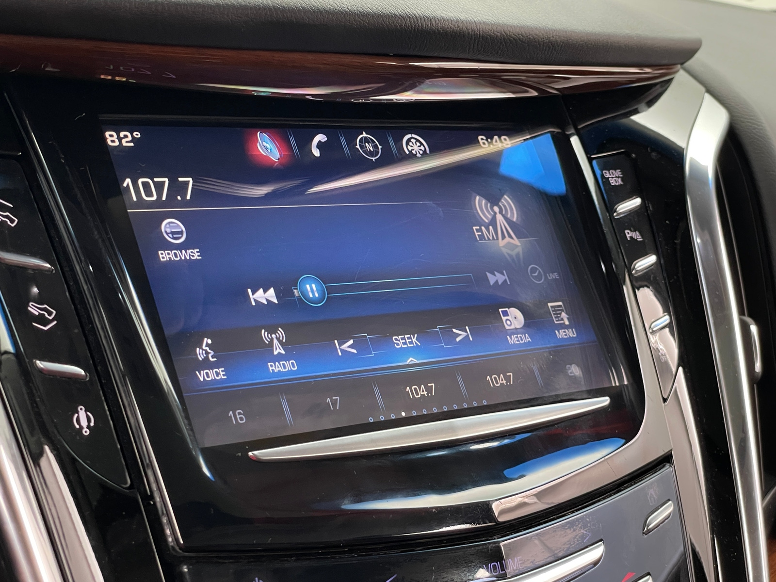 Thumbnail: 2015 Cadillac Escalade - 3