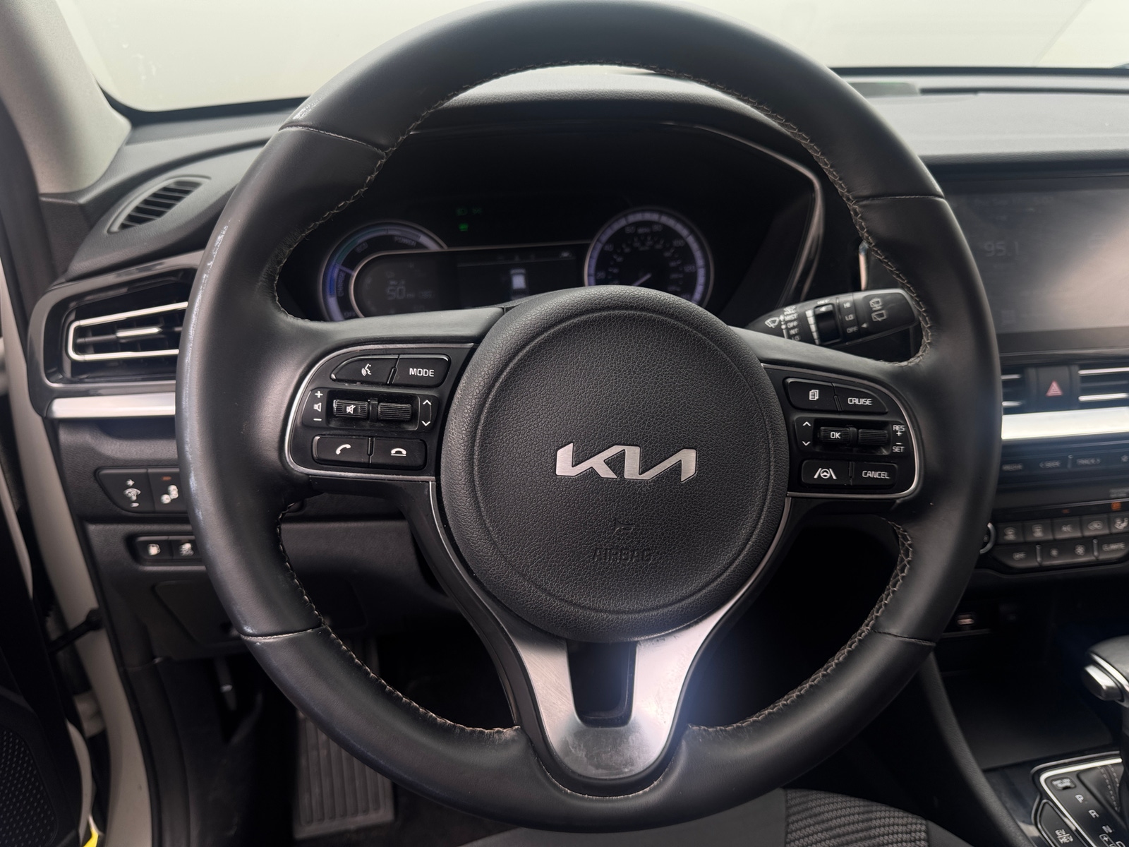 Thumbnail: 2022 Kia Niro - 5