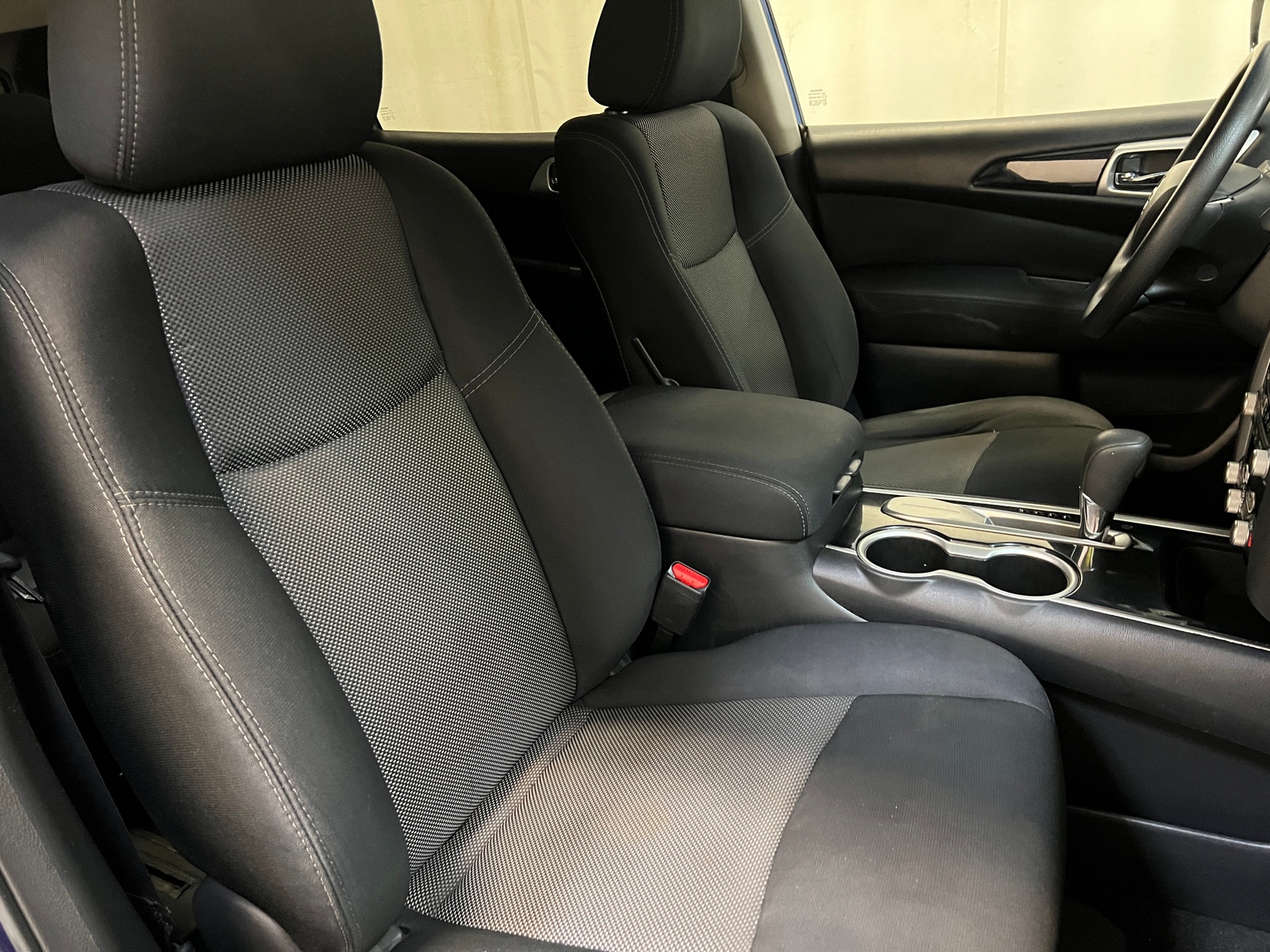 Thumbnail: 2017 Nissan Pathfinder - 2