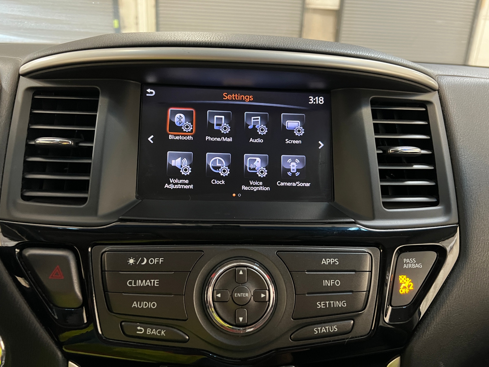 Thumbnail: 2017 Nissan Pathfinder - 4