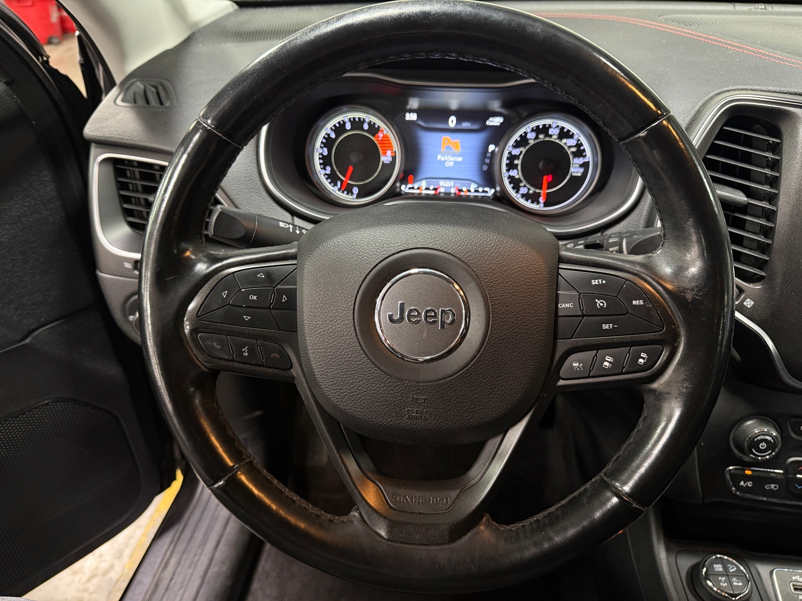 Thumbnail: 2019 Jeep Cherokee - 4