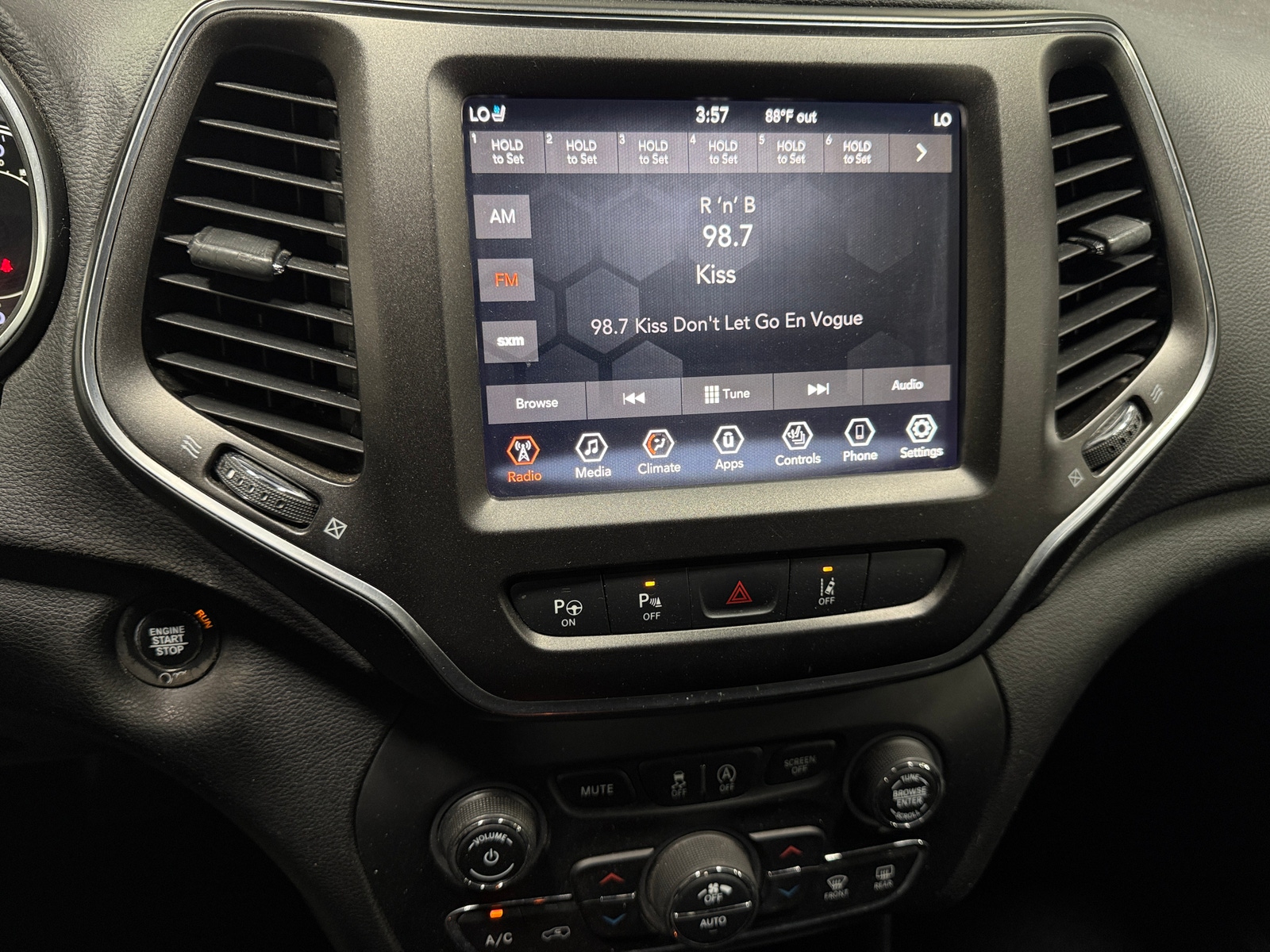 Thumbnail: 2019 Jeep Cherokee - 3