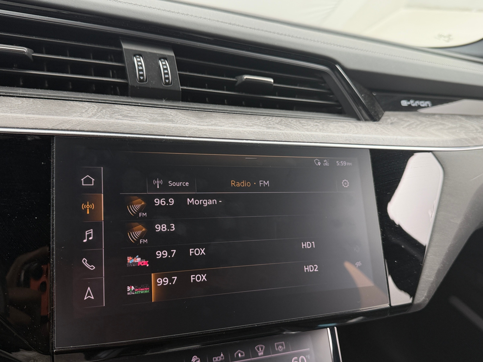 Thumbnail: 2019 Audi e-tron - 3
