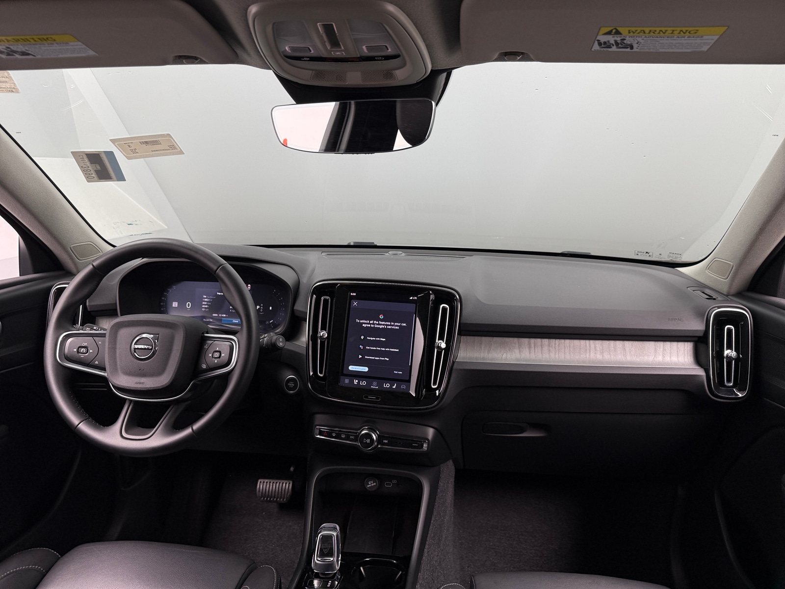 Thumbnail: 2026 Volvo XC40 - 3