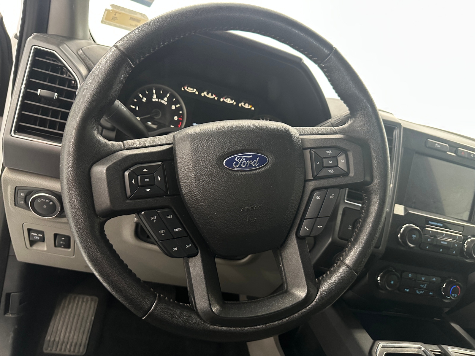 Thumbnail: 2019 Ford Econoline - 5