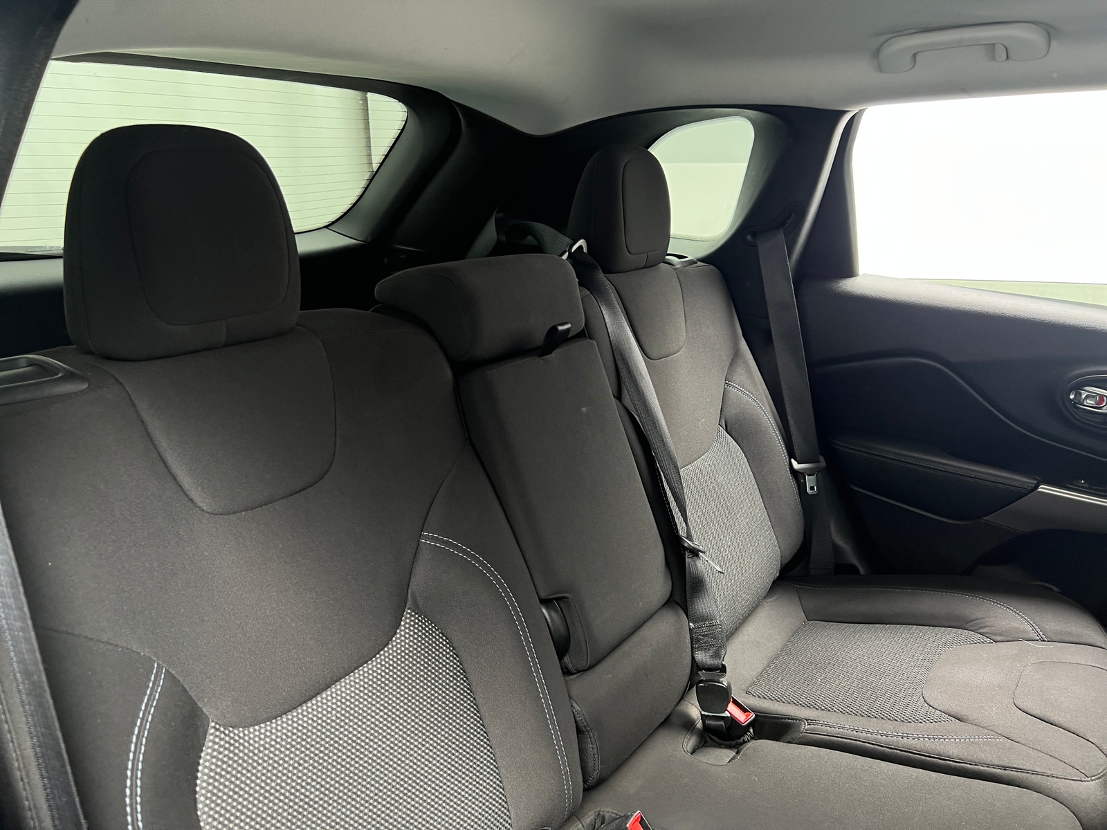 Thumbnail: 2020 Jeep Cherokee - 6