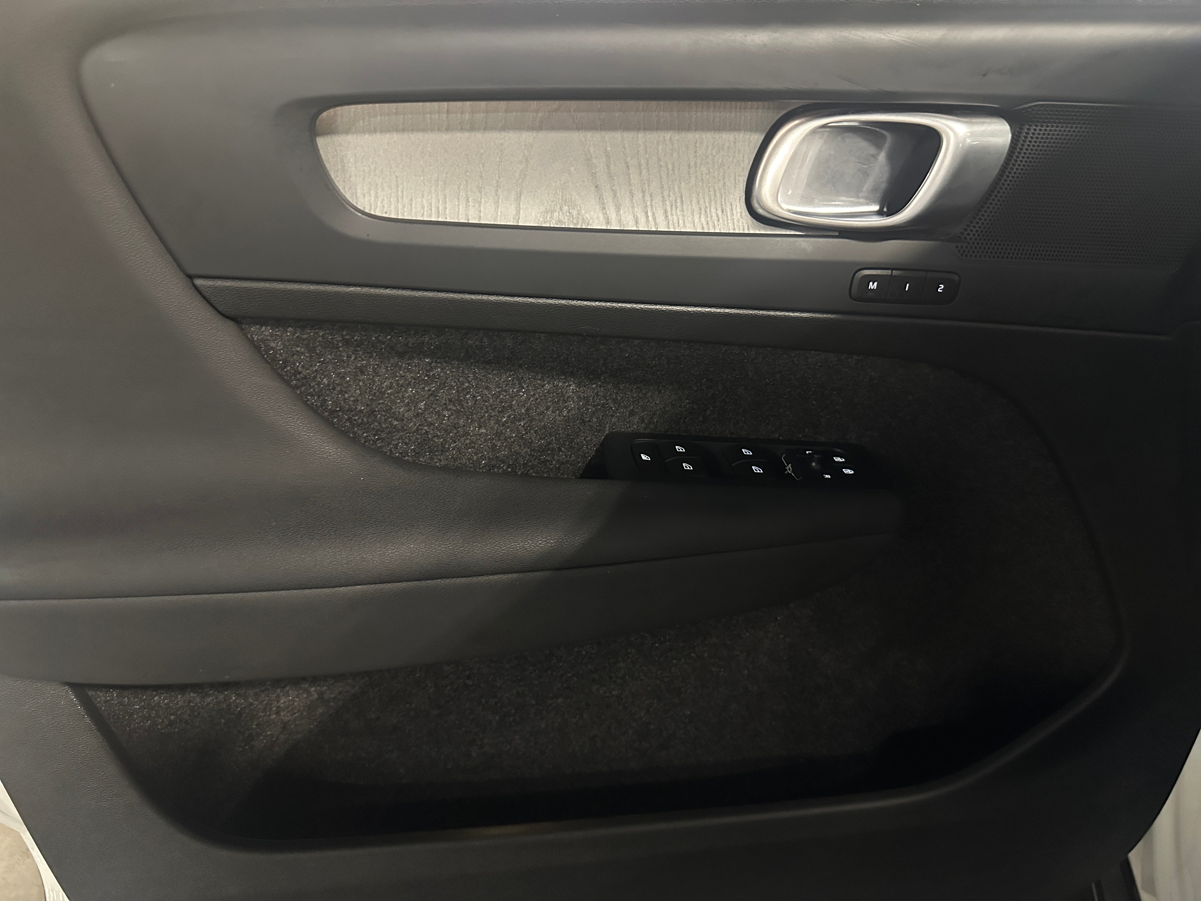 2025 Volvo XC40