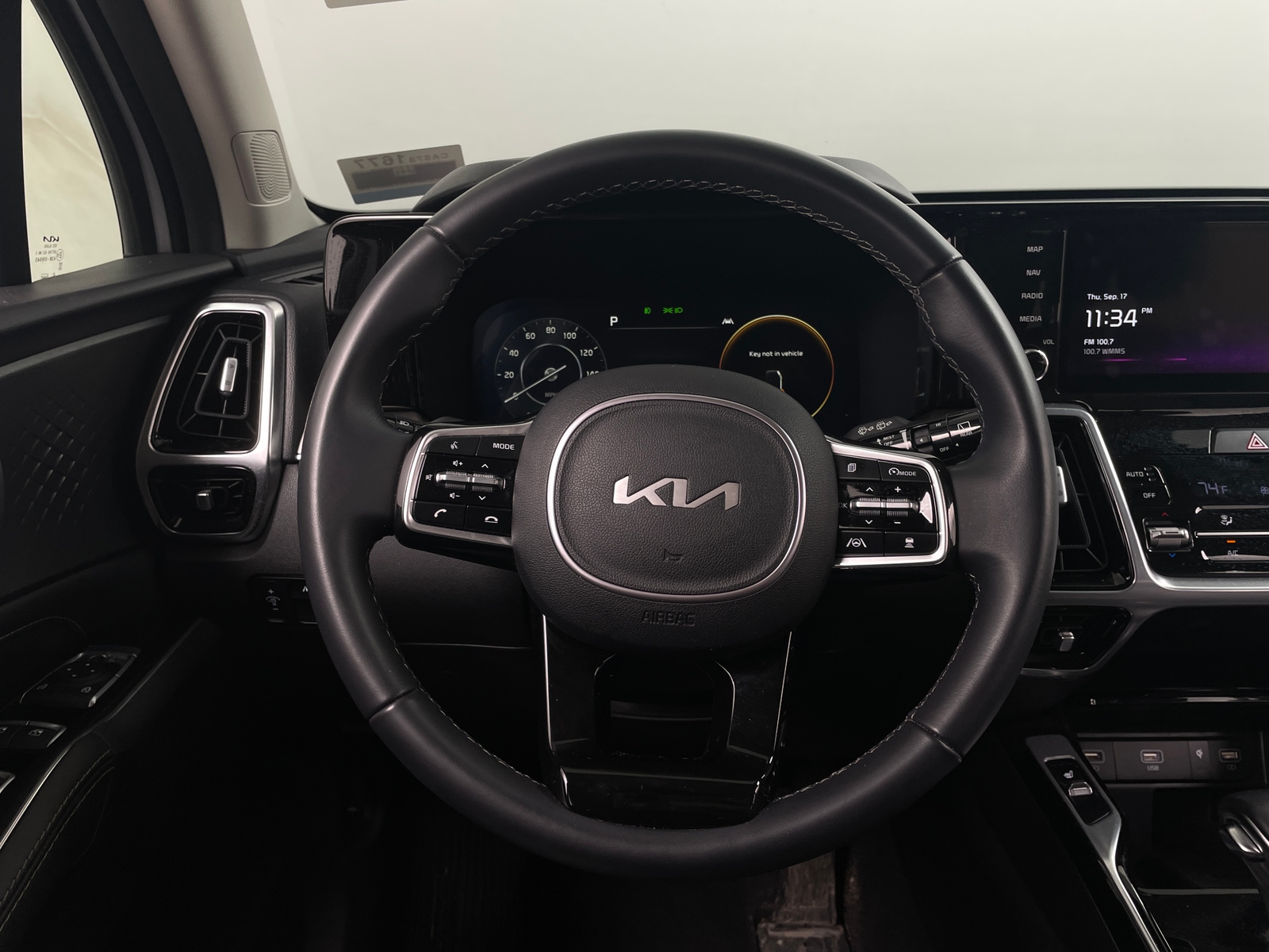 Thumbnail: 2023 Kia Sorento - 4