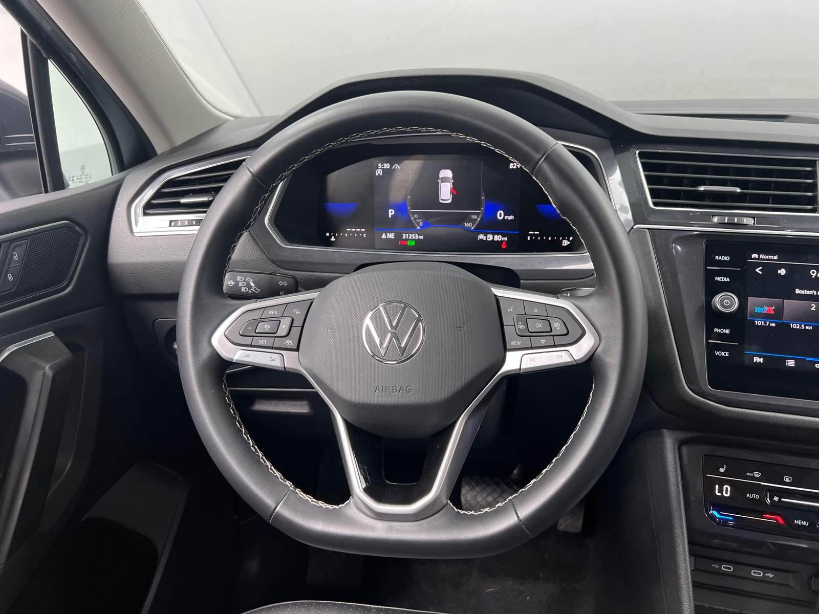 Thumbnail: 2023 Volkswagen Tiguan - 4