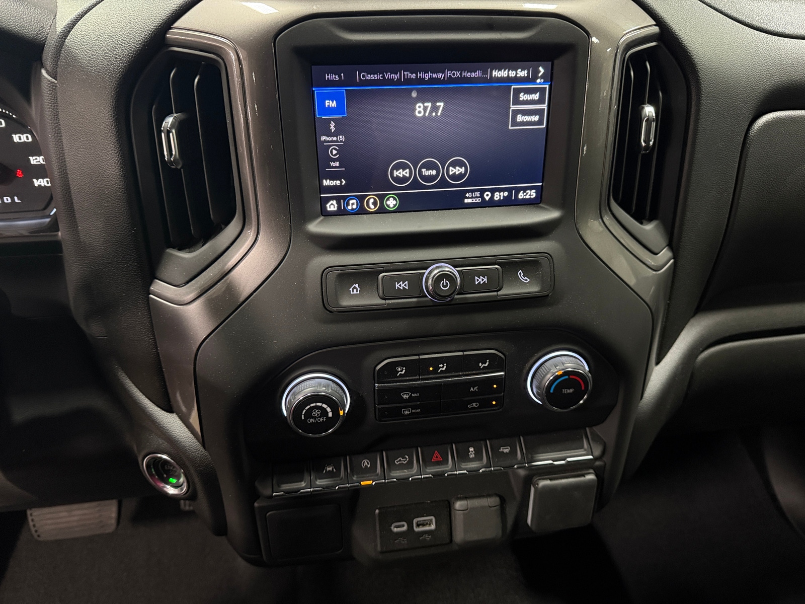 Thumbnail: 2025 Chevrolet Silverado 1500 - 4