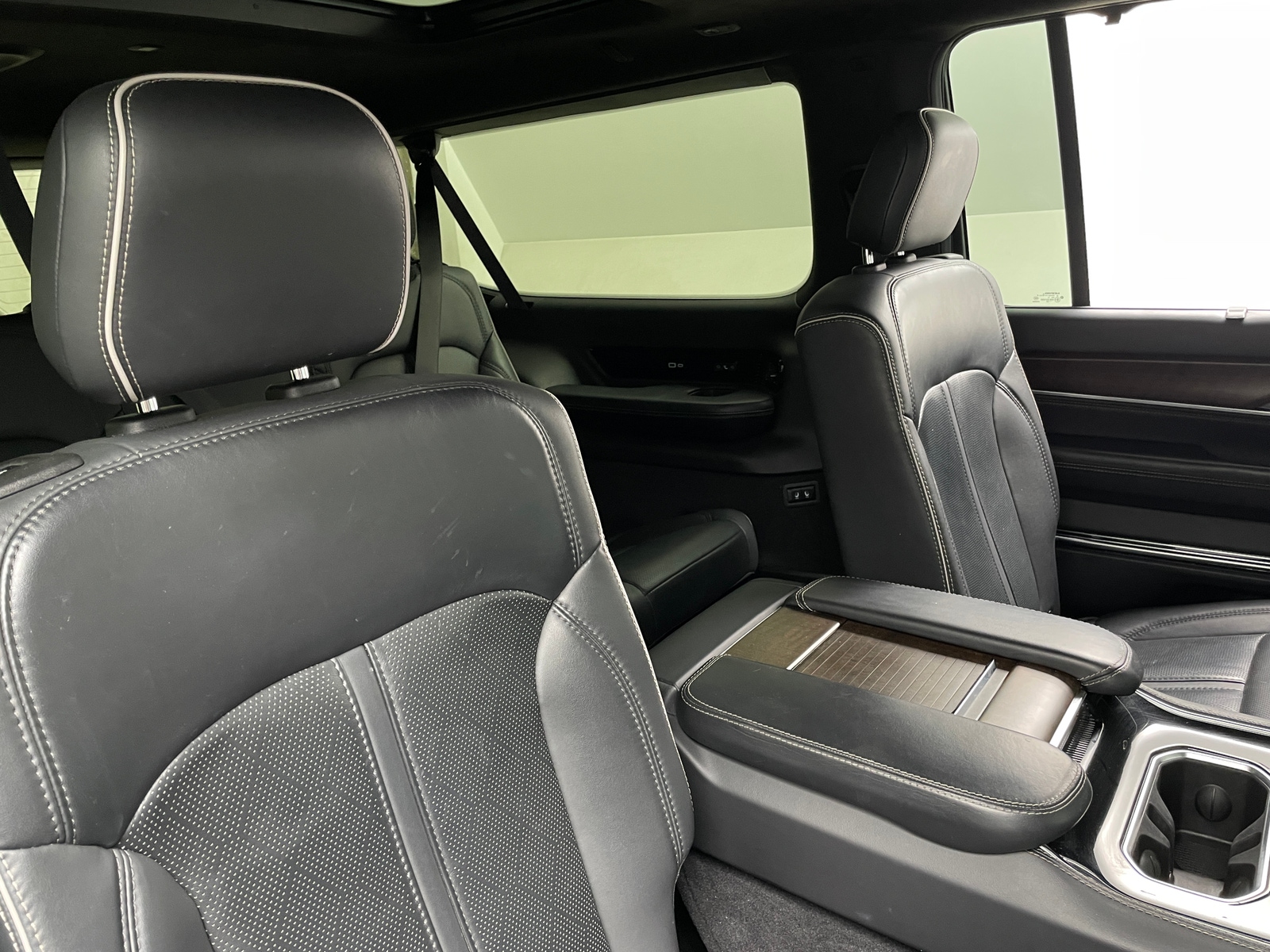 Thumbnail: 2023 Jeep Grand Wagoneer L - 5