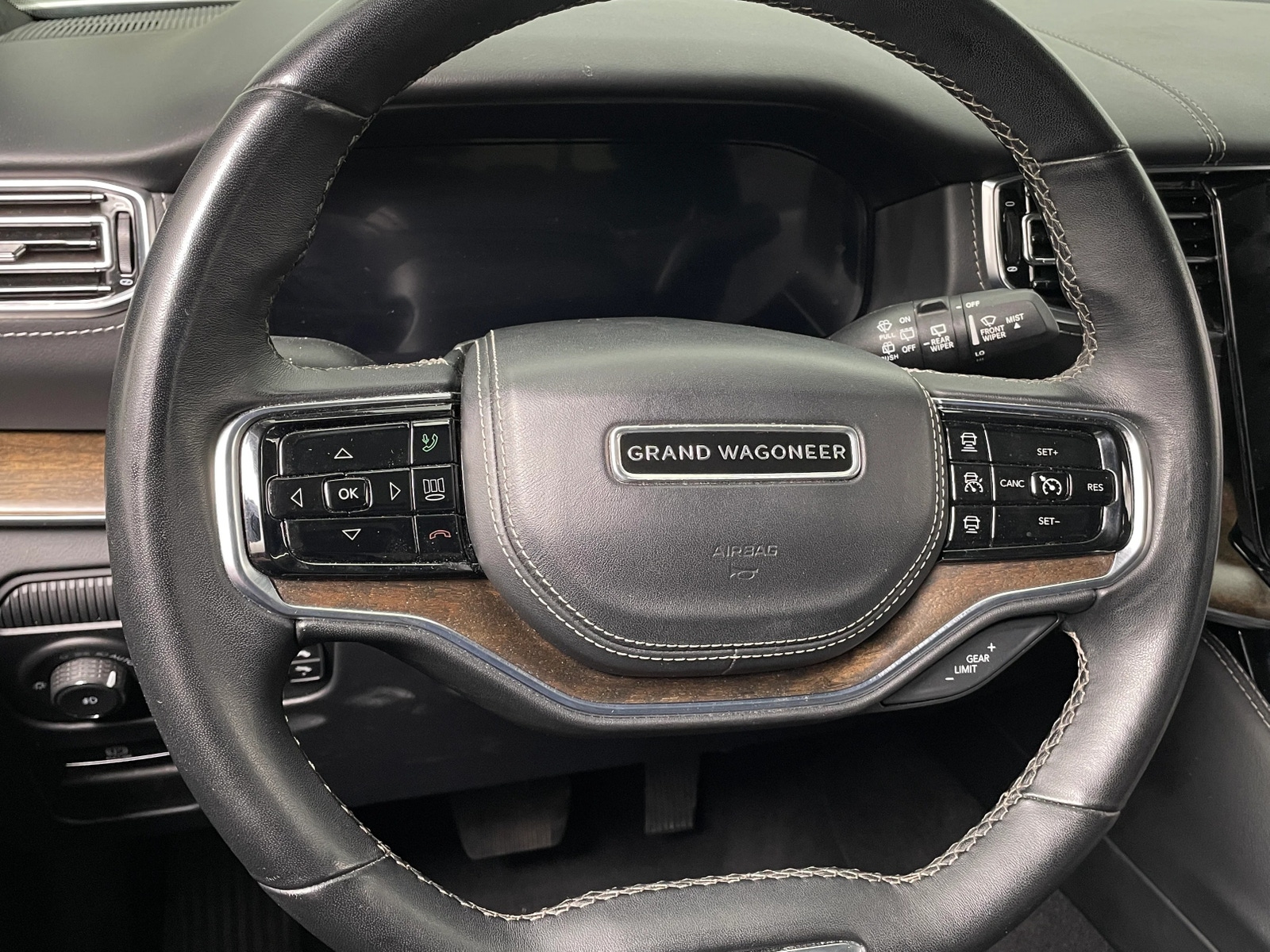 Thumbnail: 2023 Jeep Grand Wagoneer L - 4