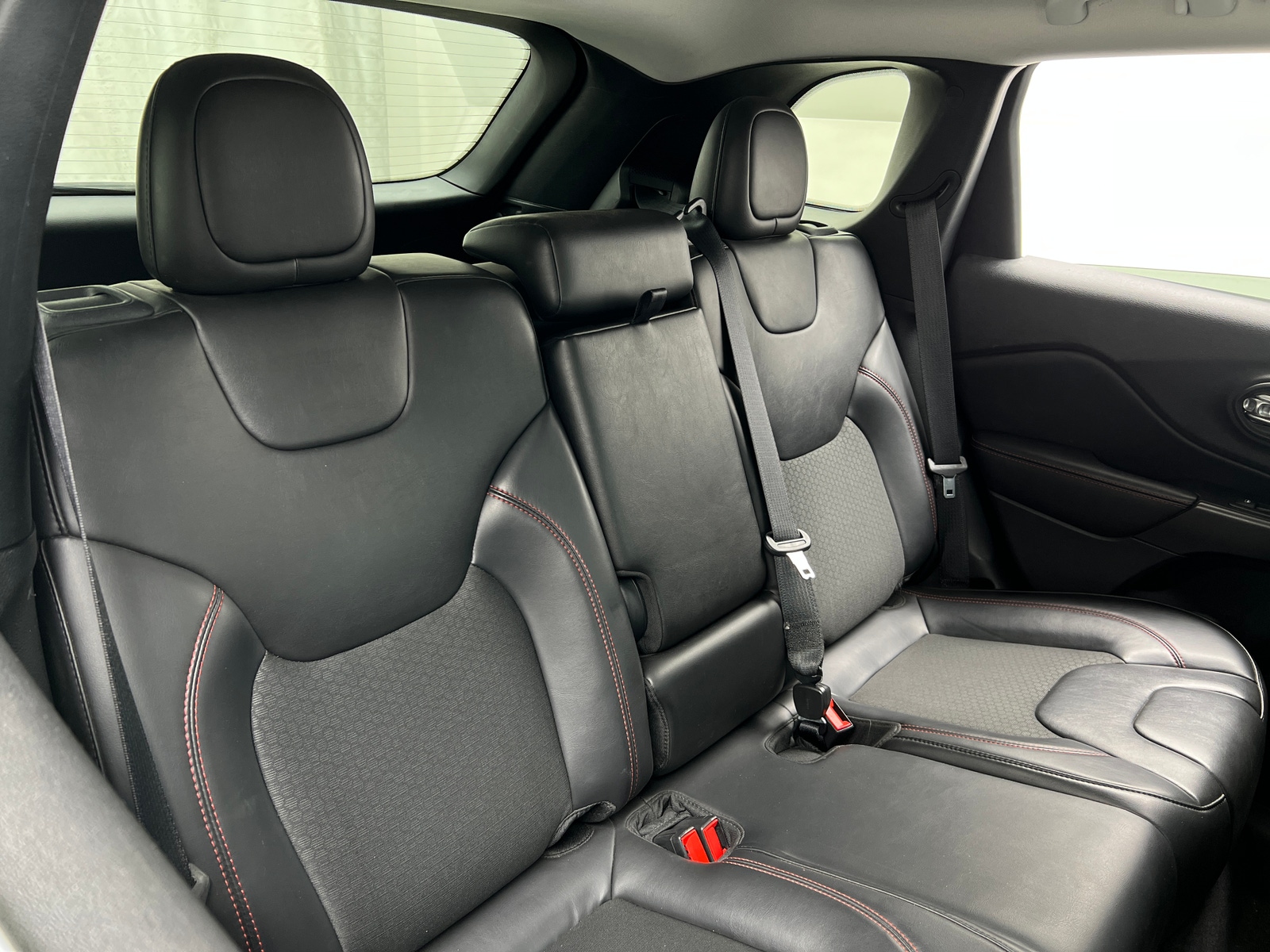 Thumbnail: 2020 Jeep Cherokee - 6