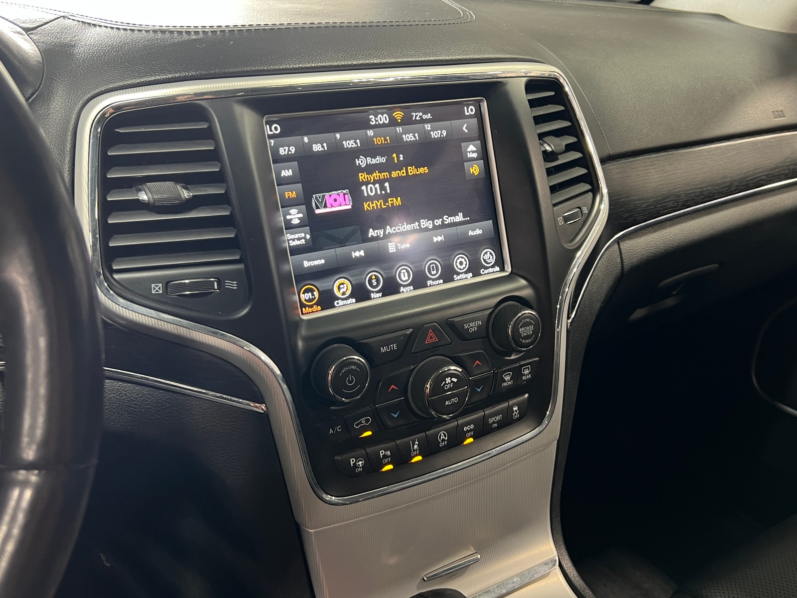 Thumbnail: 2018 Jeep Grand Cherokee - 3