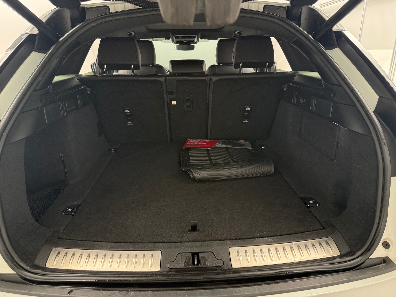 Thumbnail: 2025 Land Rover Range Rover Velar - 7