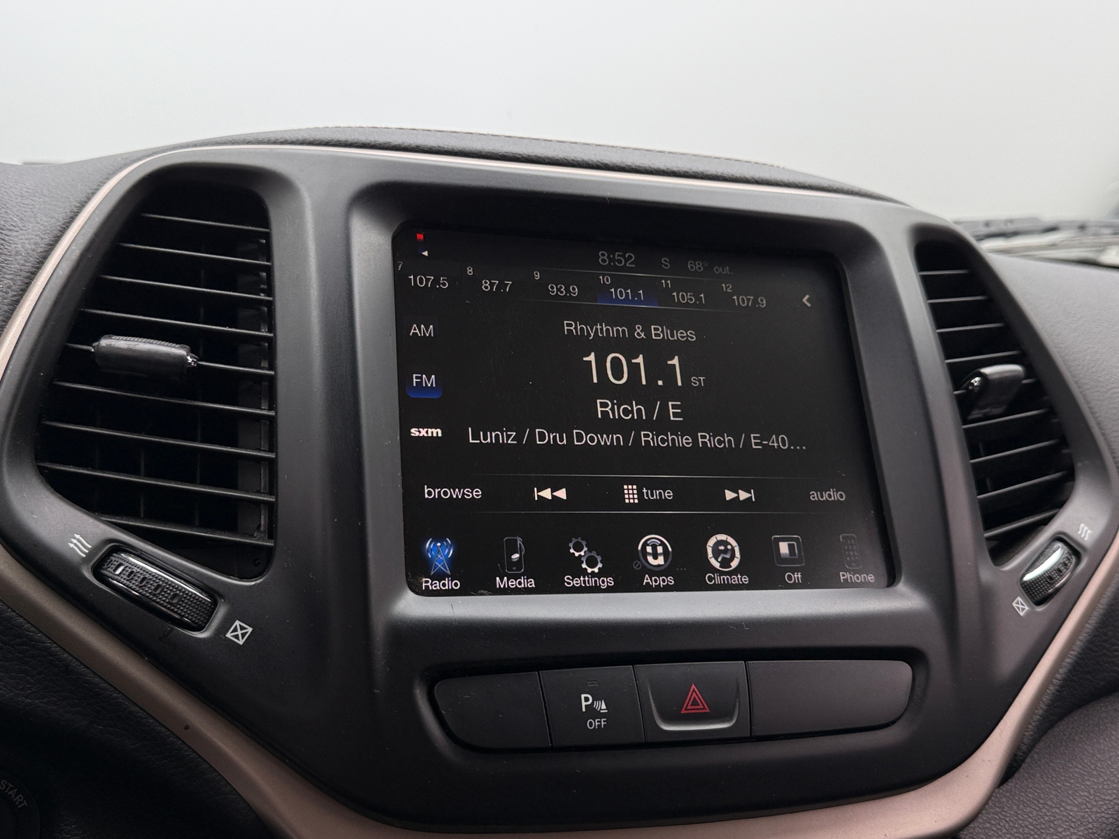 Thumbnail: 2017 Jeep Cherokee - 4