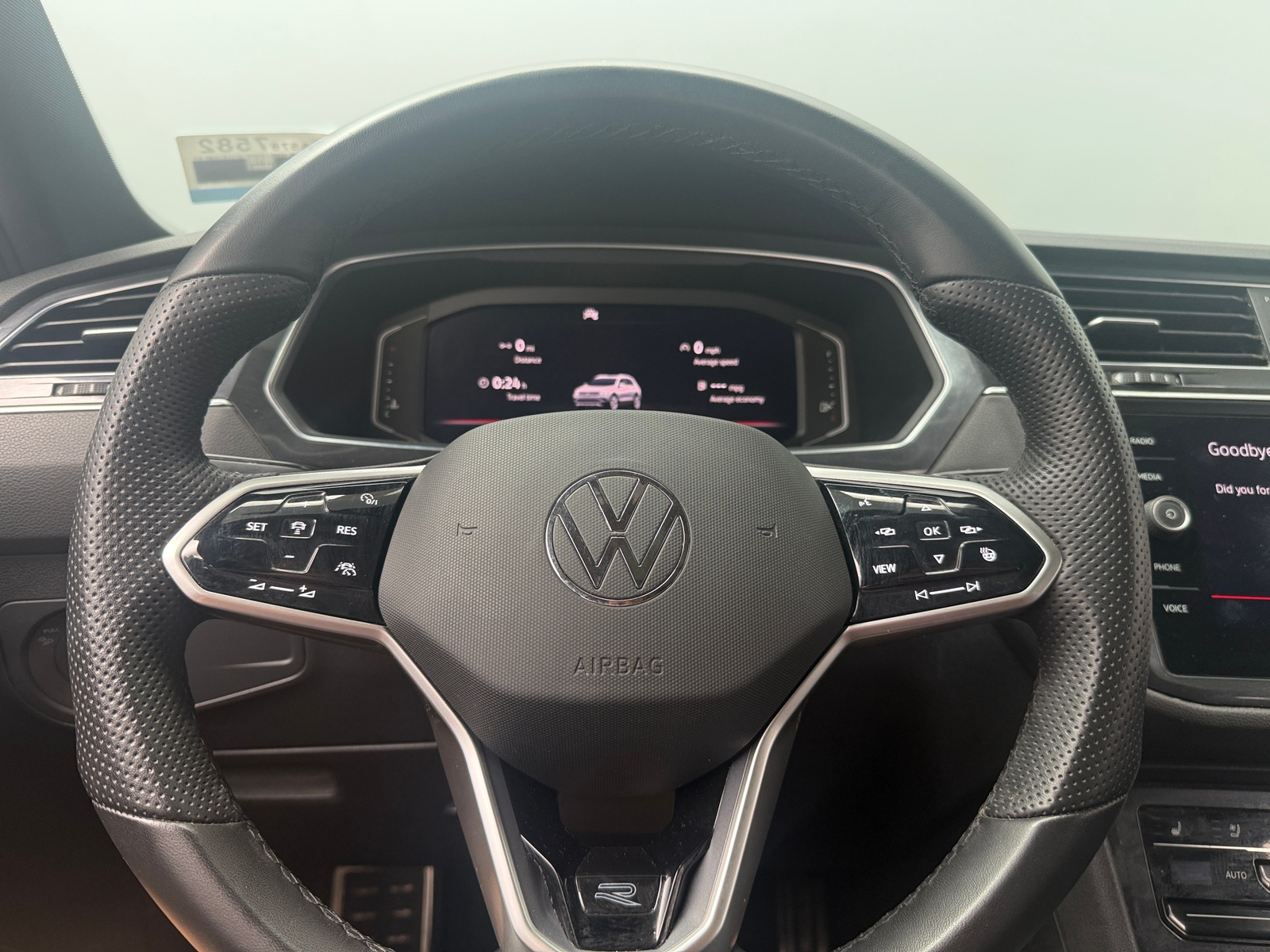 Thumbnail: 2022 Volkswagen Tiguan - 4