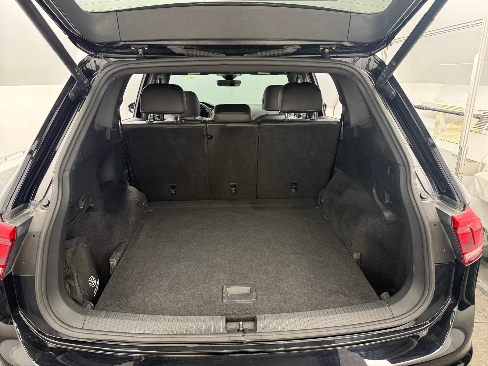 Thumbnail: 2022 Volkswagen Tiguan - 6