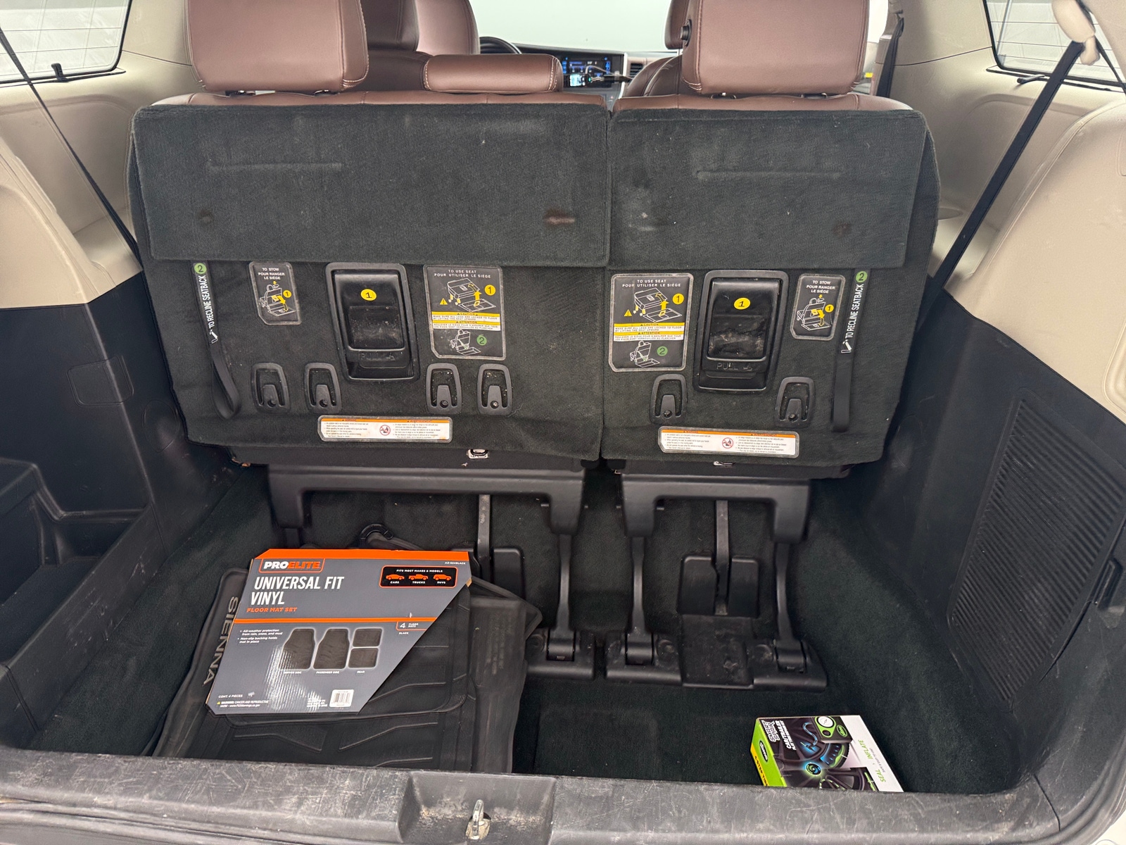 Thumbnail: 2017 Toyota Sienna - 6