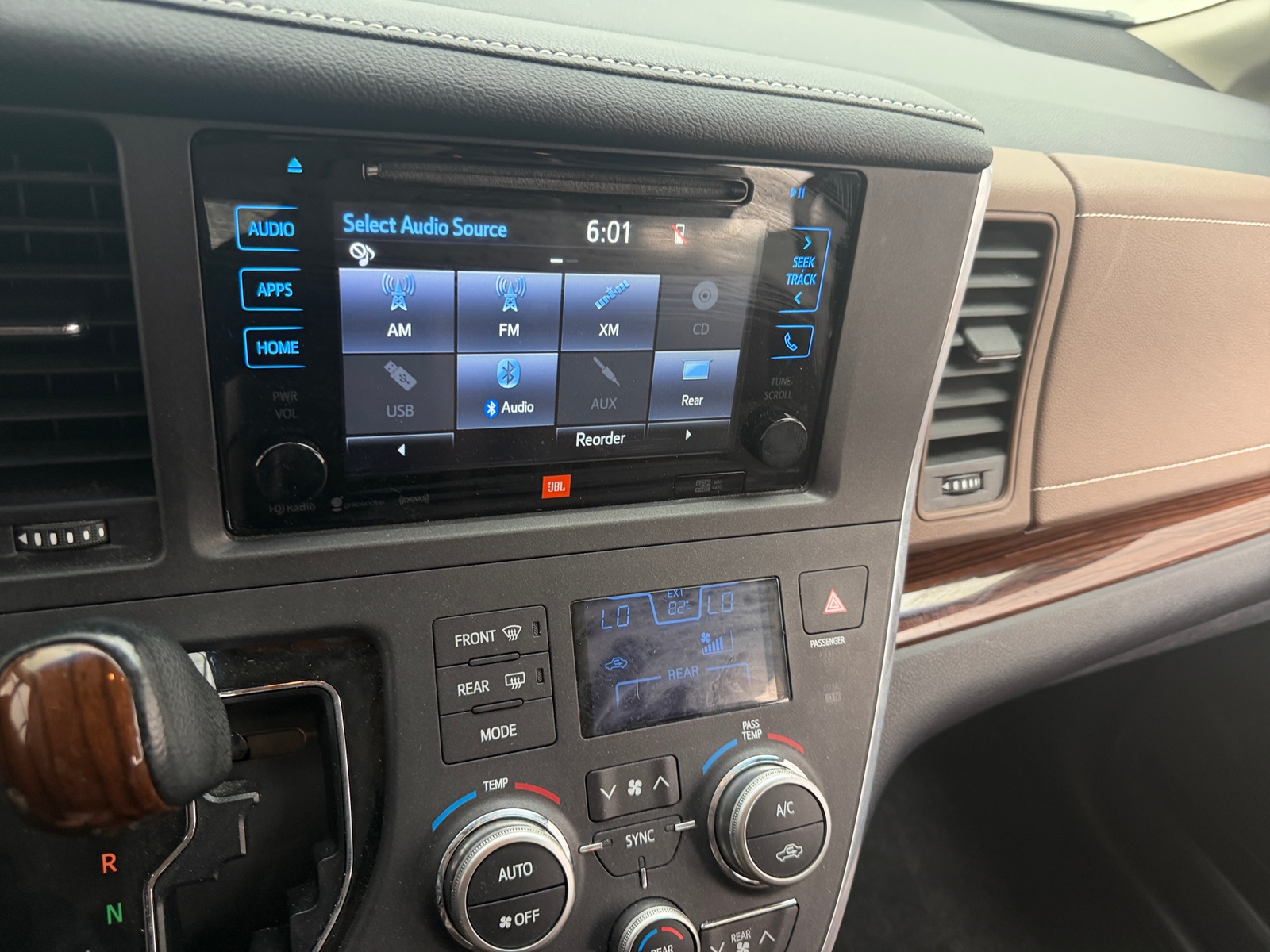 Thumbnail: 2017 Toyota Sienna - 3