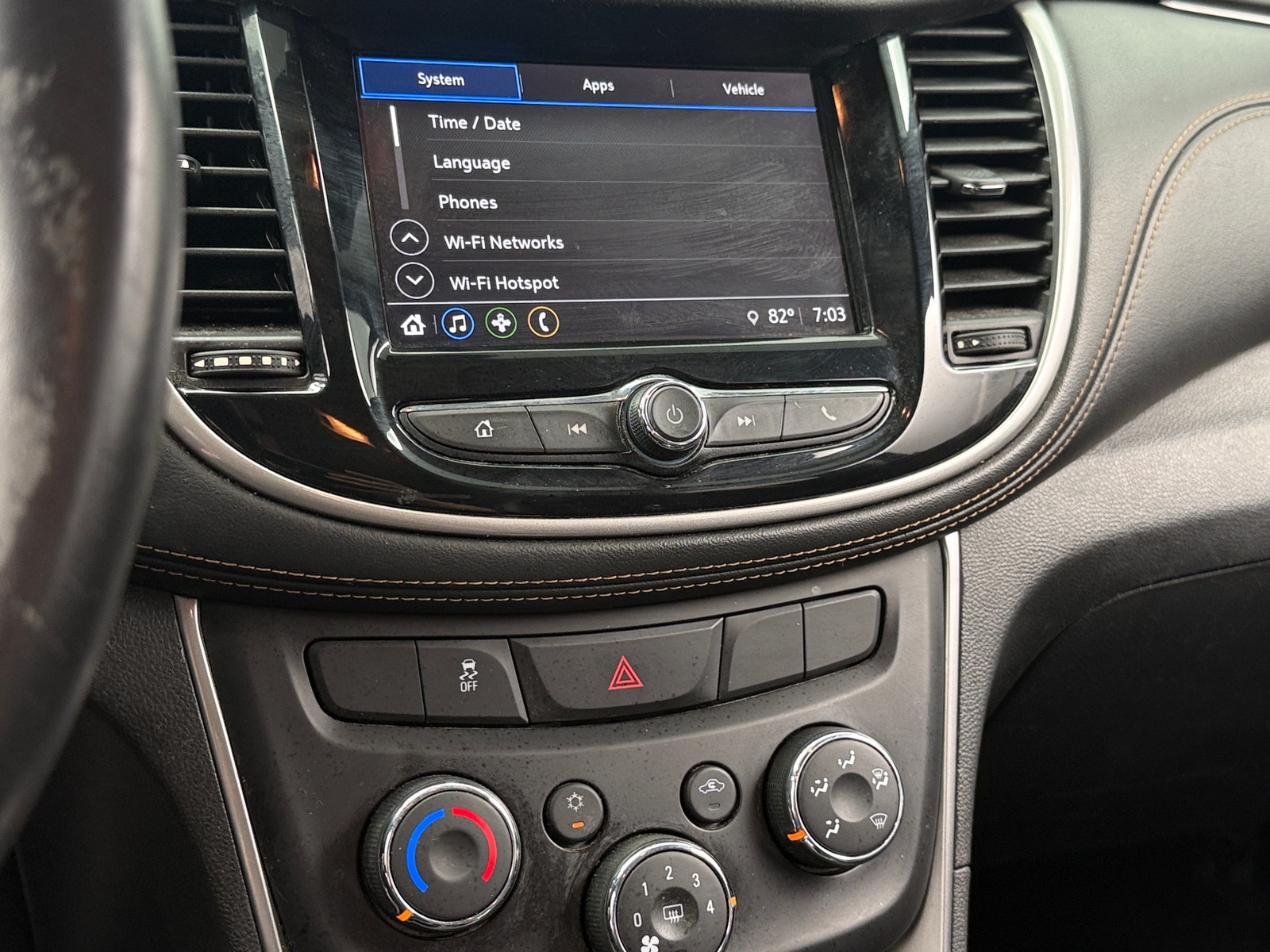 Thumbnail: 2018 Chevrolet Trax - 3
