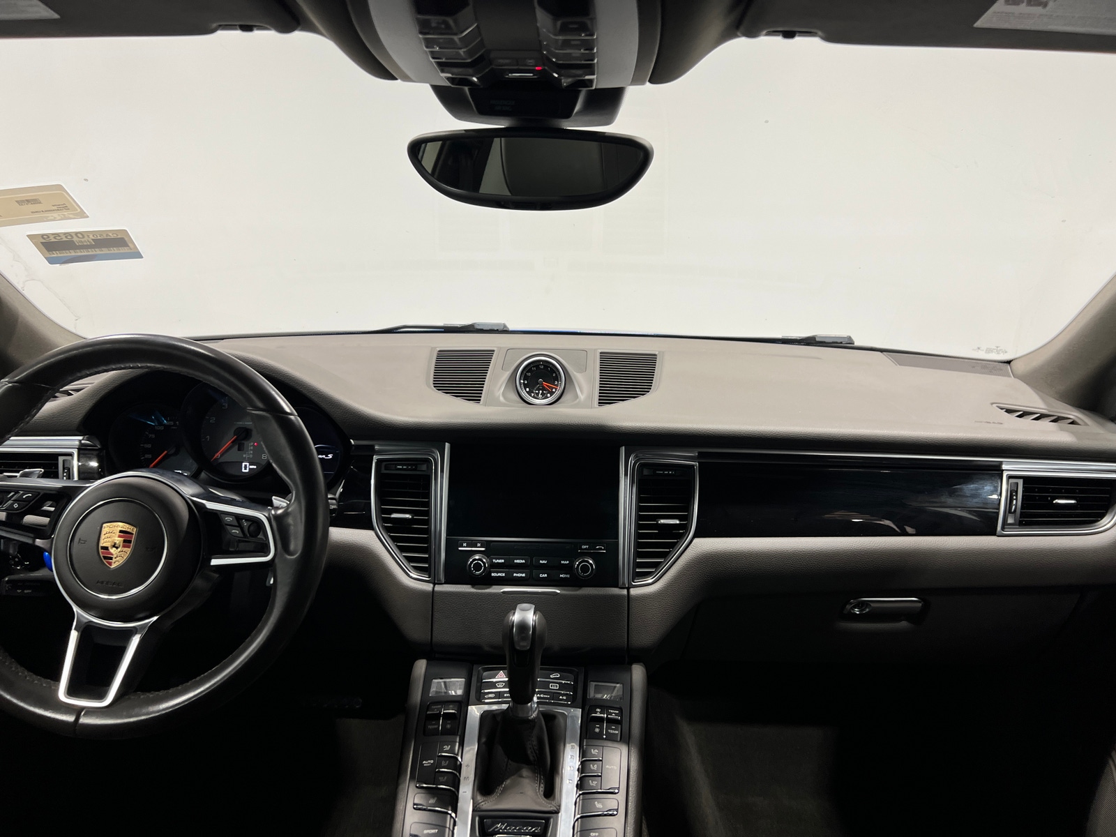 Thumbnail: 2017 Porsche Macan - 2