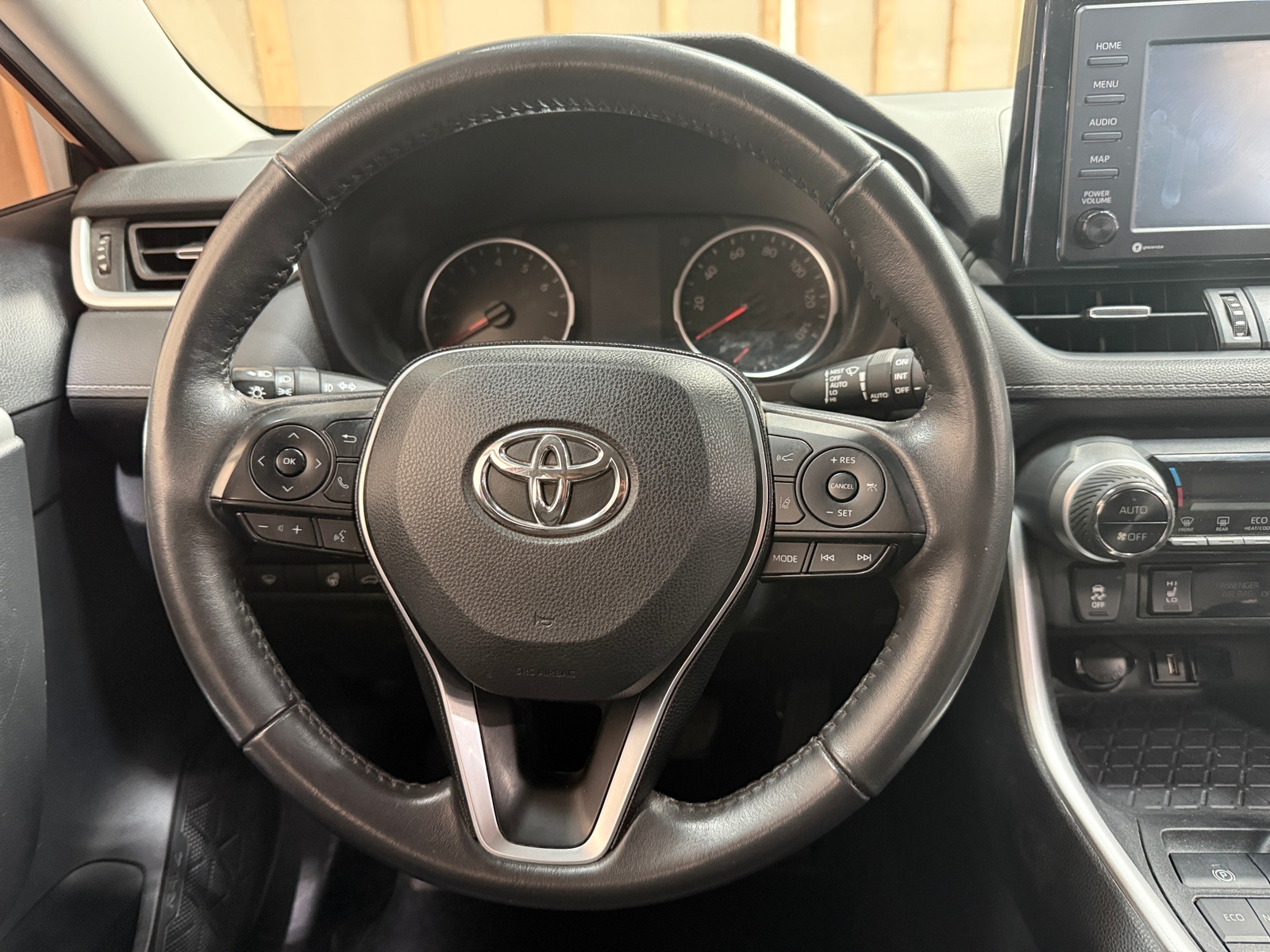 Thumbnail: 2020 Toyota RAV4 - 4