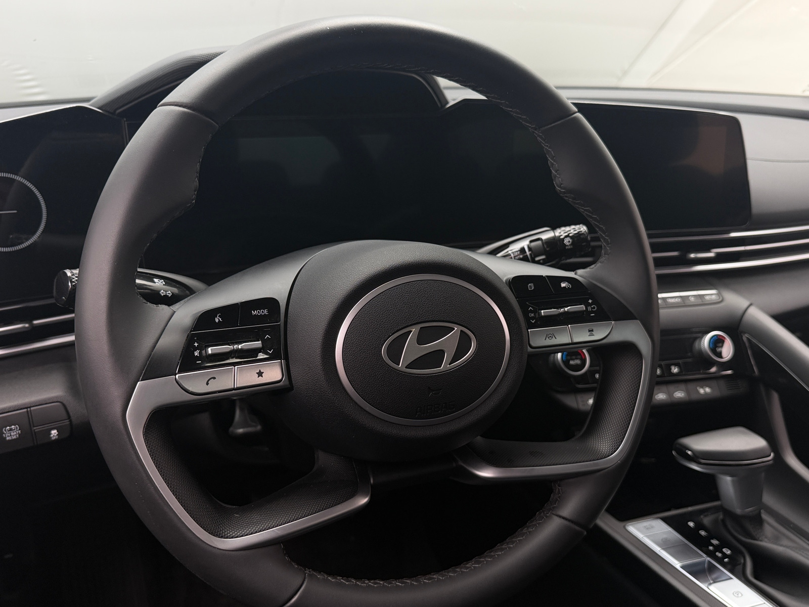 Thumbnail: 2025 Hyundai Elantra - 4