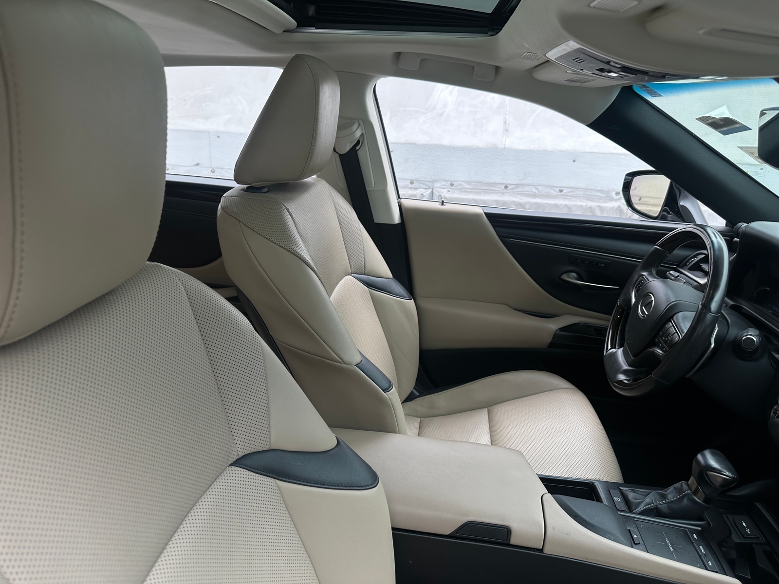 Thumbnail: 2019 Lexus ES - 2