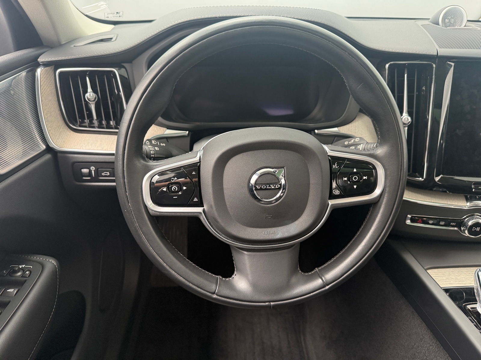 Thumbnail: 2022 Volvo XC60 - 4