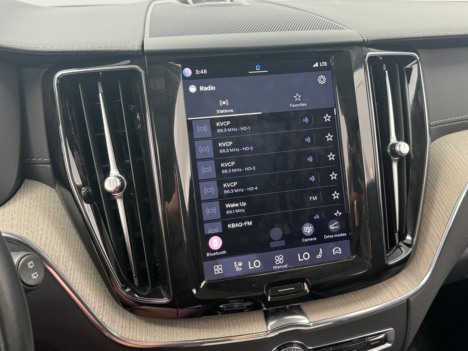 Thumbnail: 2022 Volvo XC60 - 3
