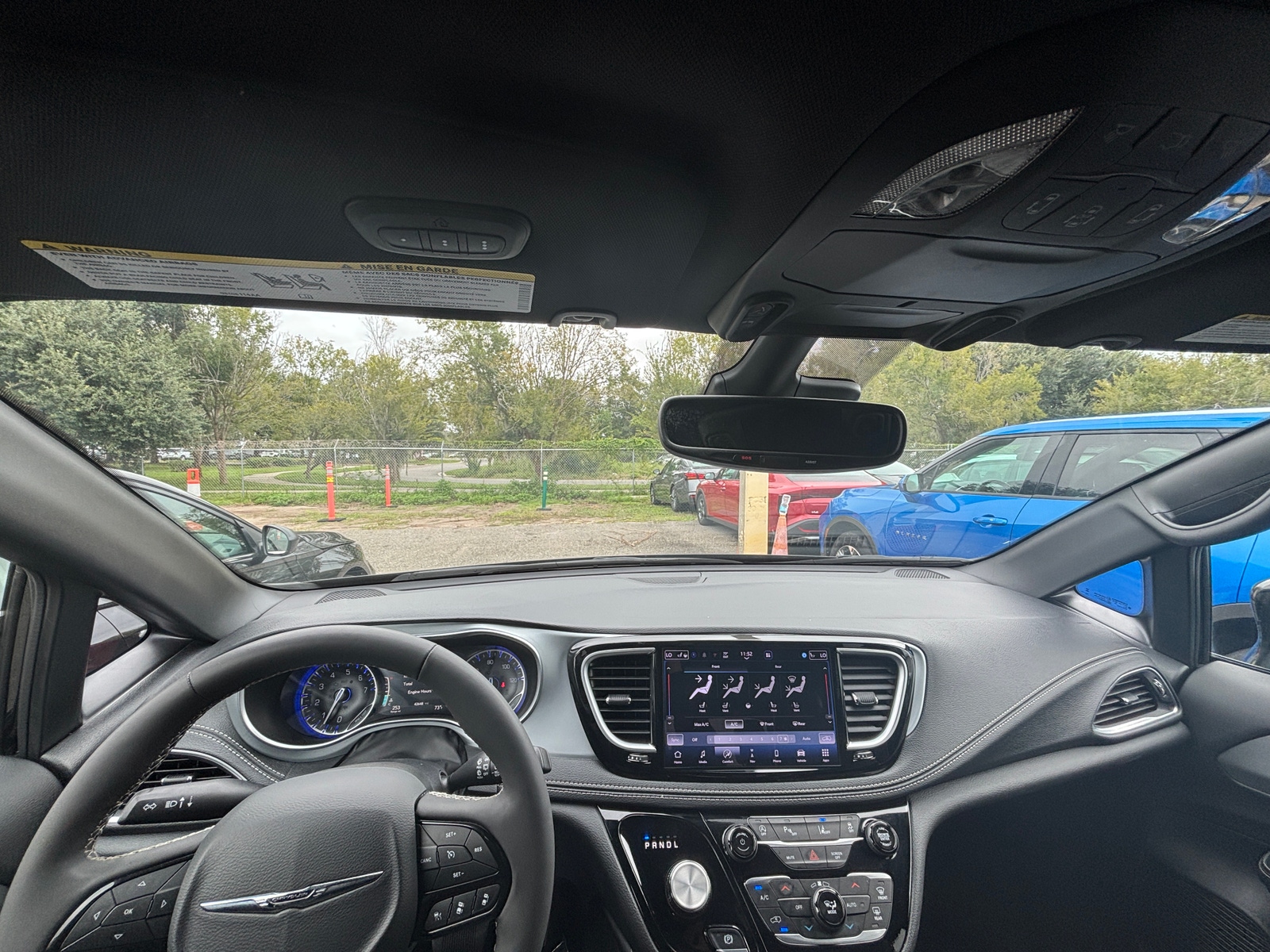 Thumbnail: 2025 Chrysler Pacifica - 3