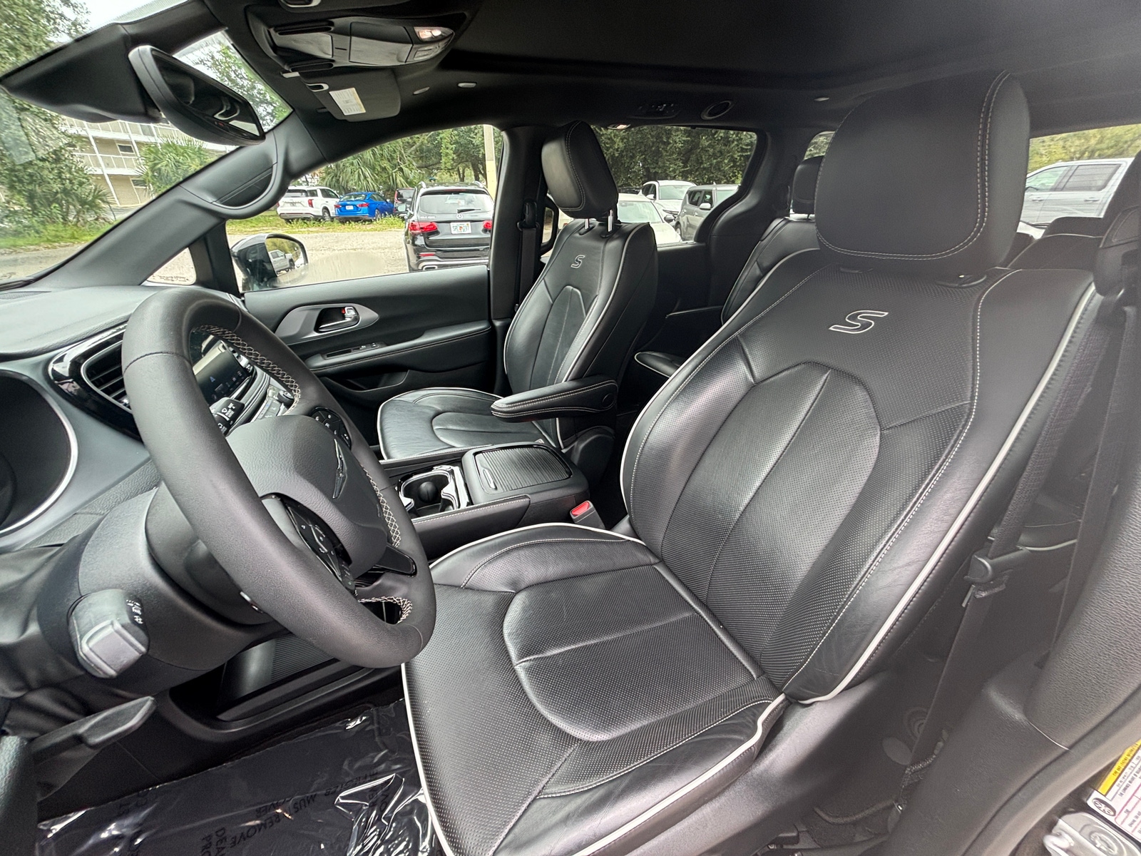Thumbnail: 2025 Chrysler Pacifica - 2