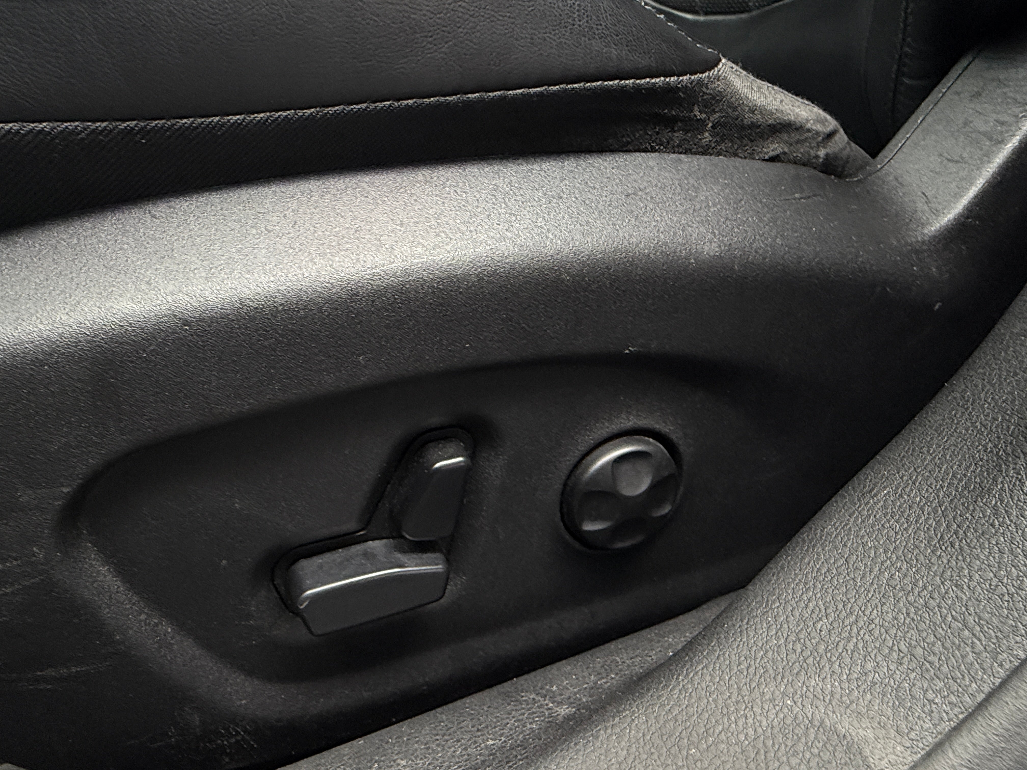 Used 2015 Chrysler 200 S with VIN 1C3CCCDG7FN731988 for sale in Pewaukee, WI