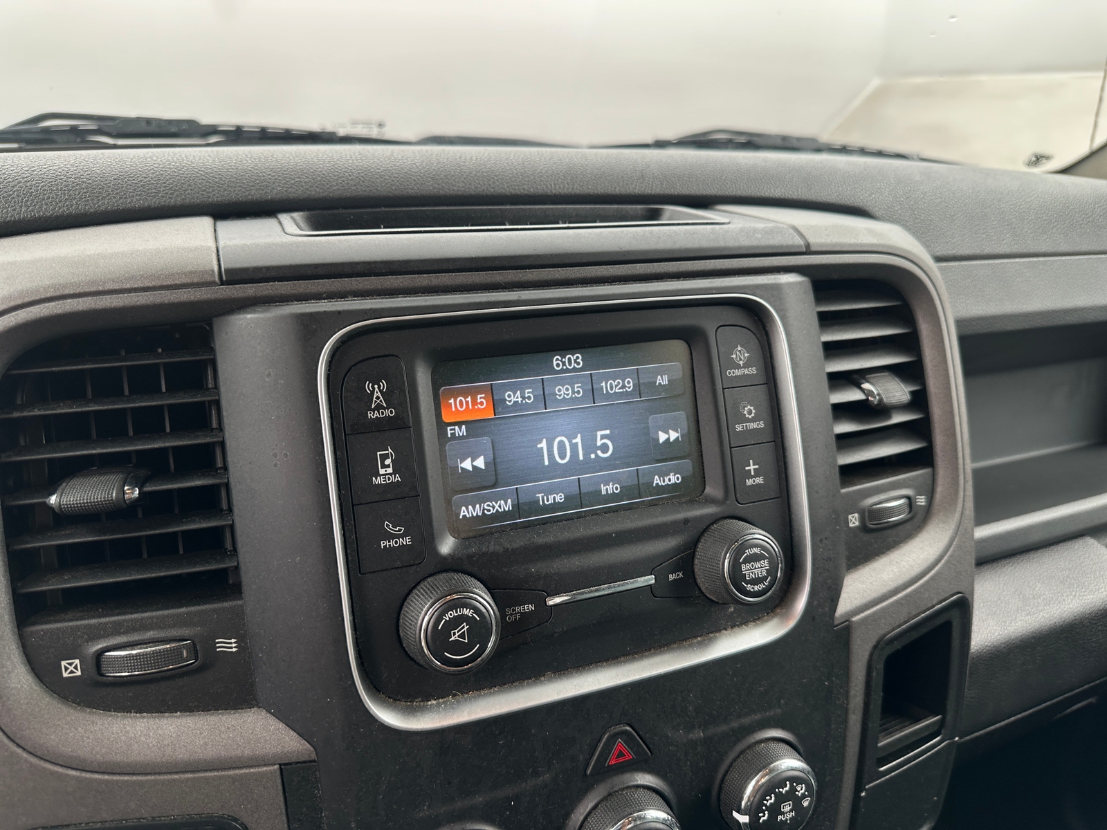Thumbnail: 2019 RAM 1500 Classic - 4