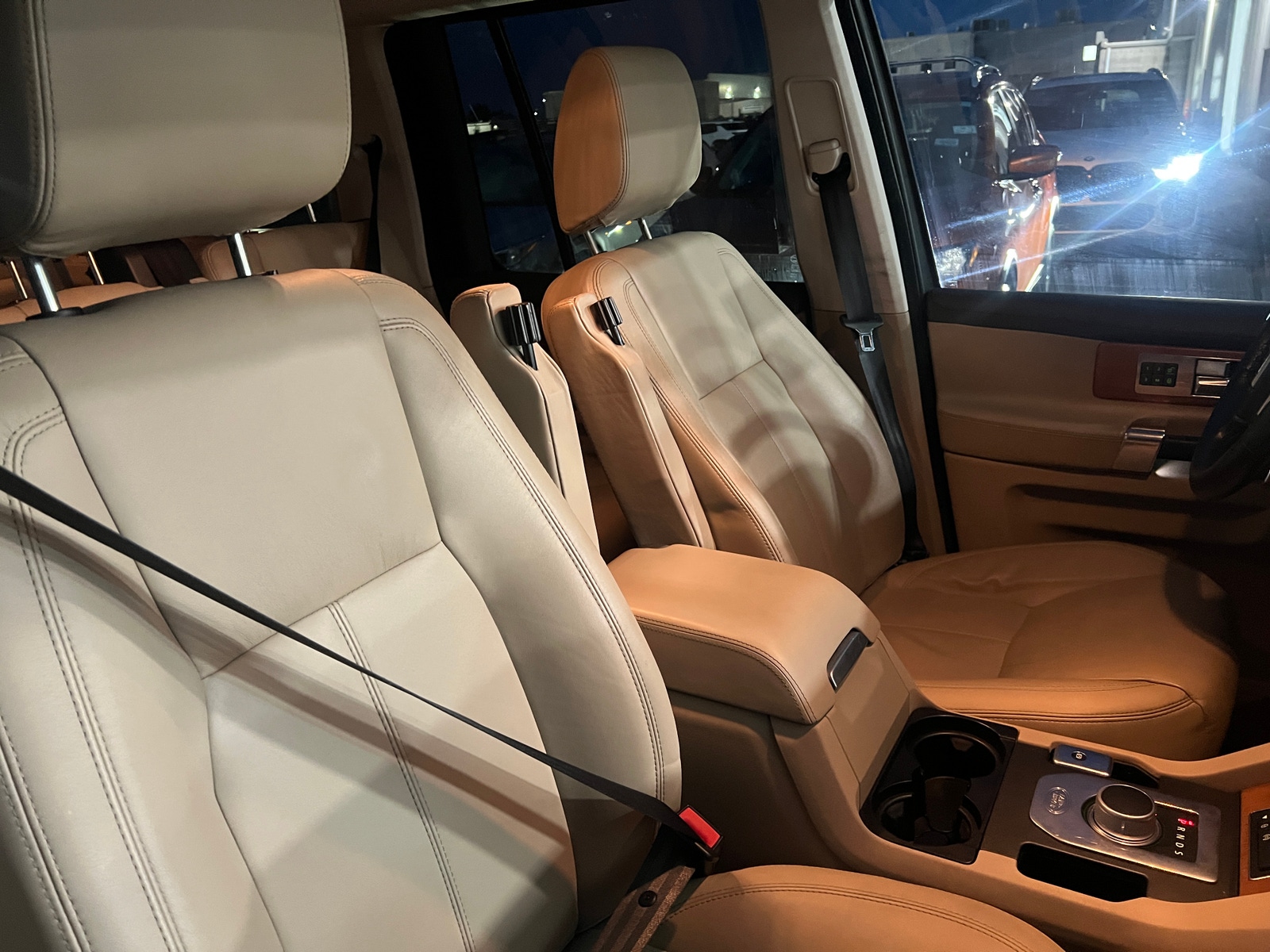 Thumbnail: 2015 Land Rover LR4 - 2