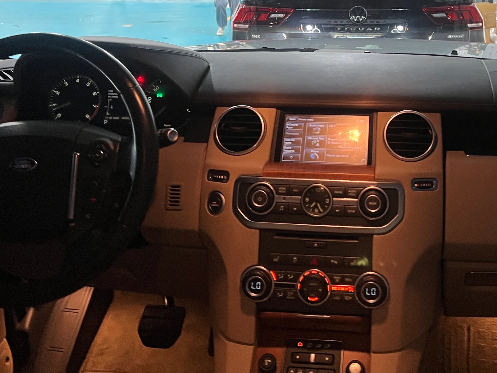Thumbnail: 2015 Land Rover LR4 - 3