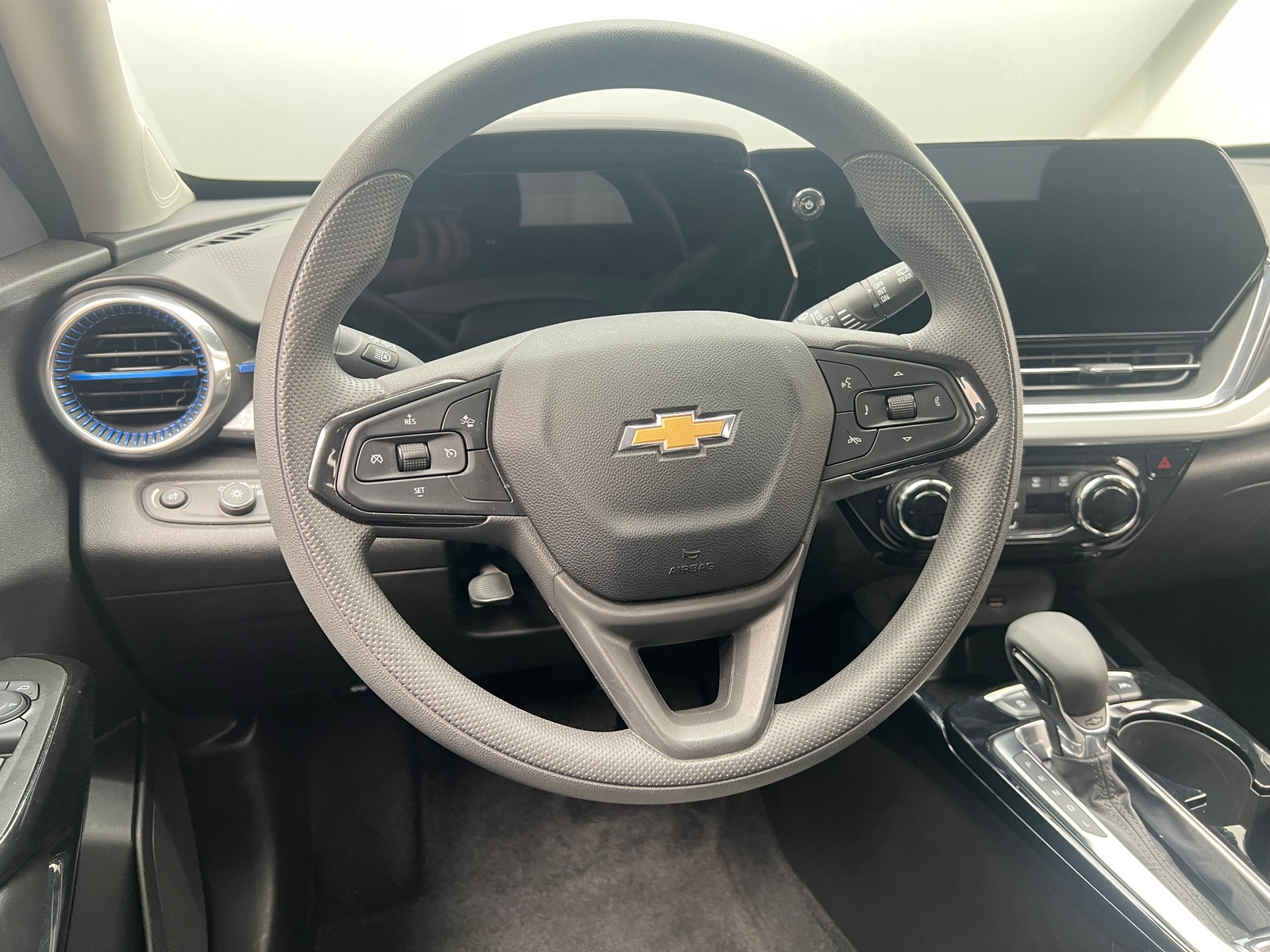 Thumbnail: 2025 Chevrolet Trax - 4