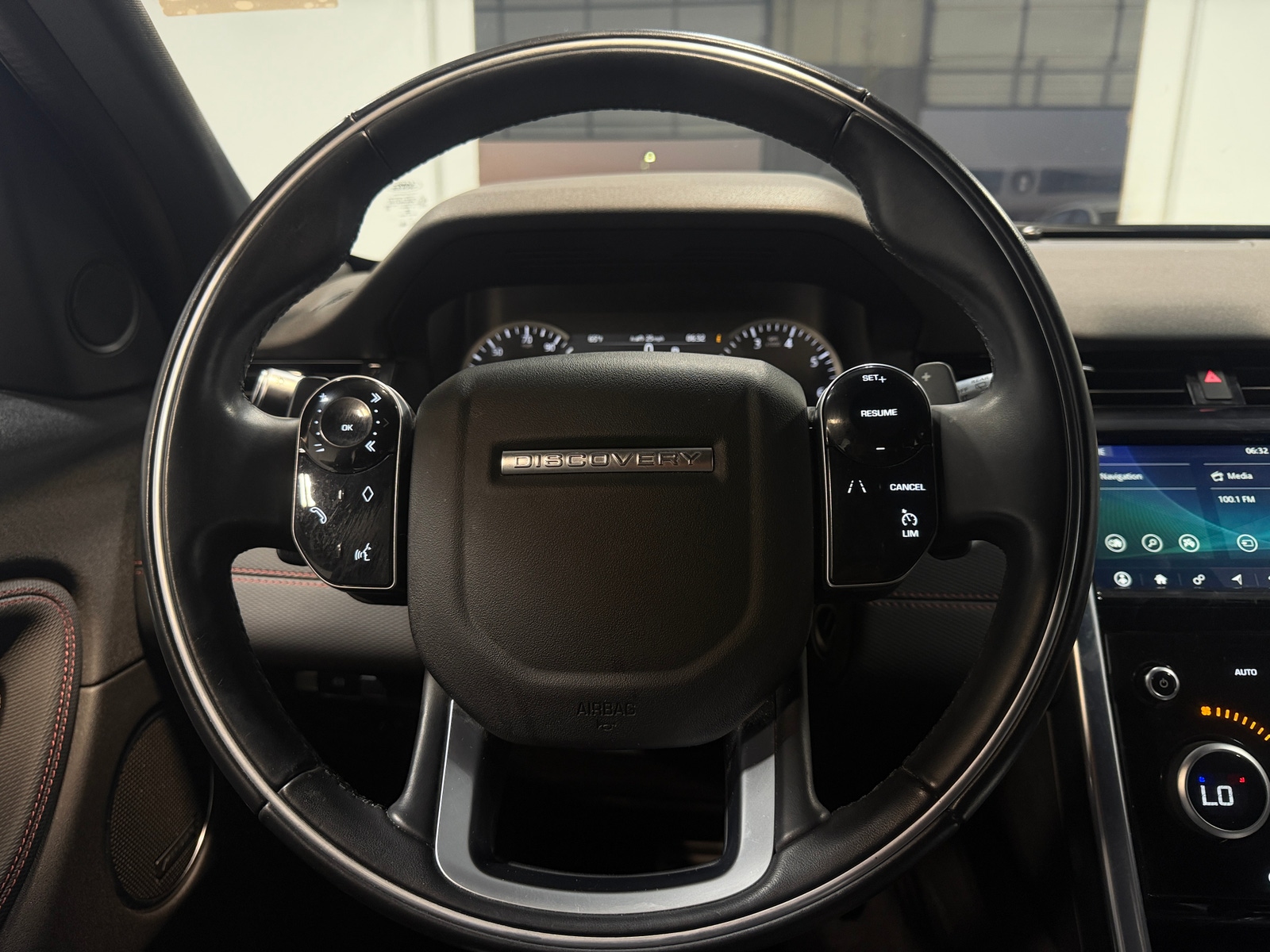 Thumbnail: 2020 Land Rover Discovery Sport - 4
