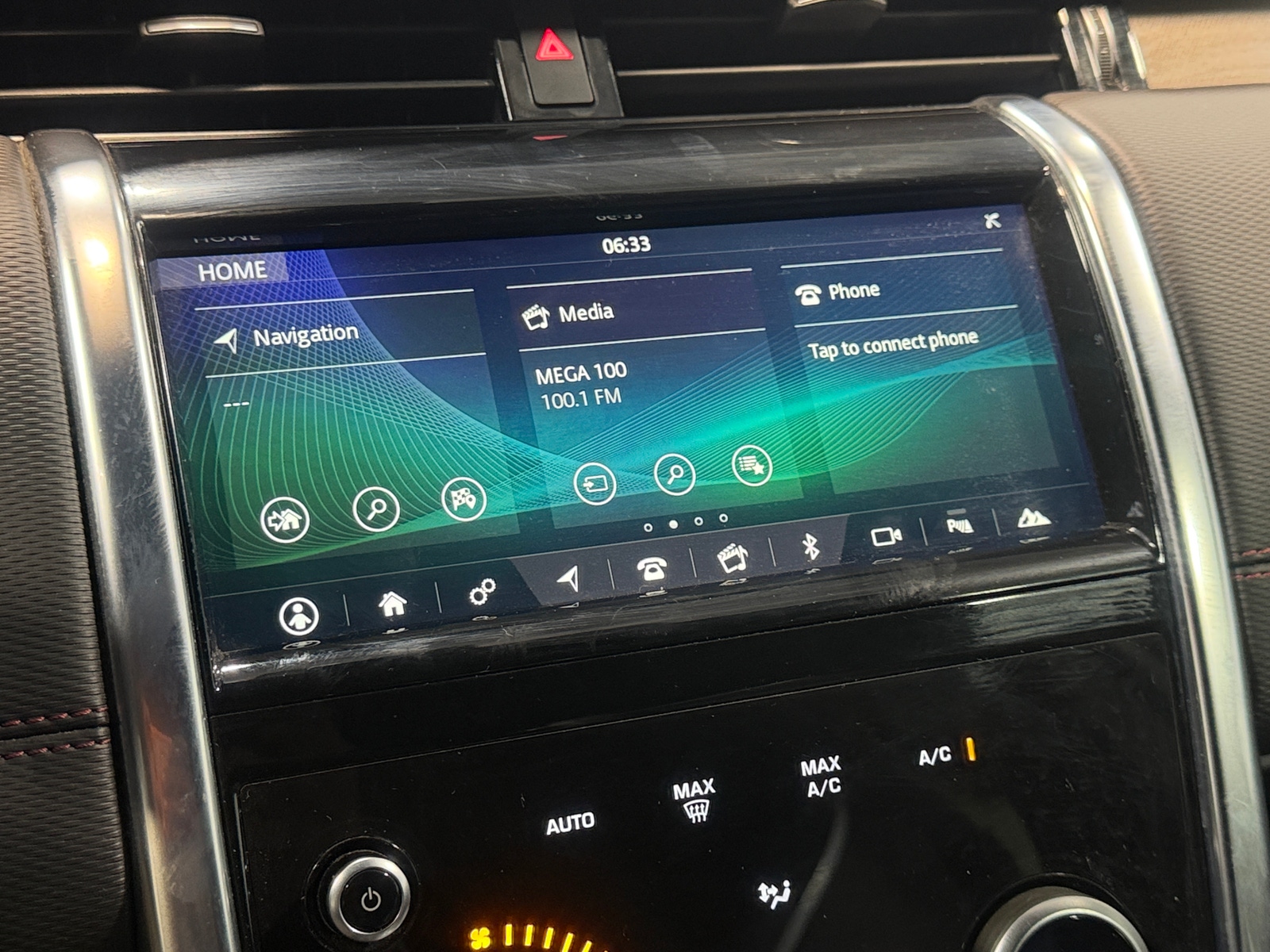Thumbnail: 2020 Land Rover Discovery Sport - 3