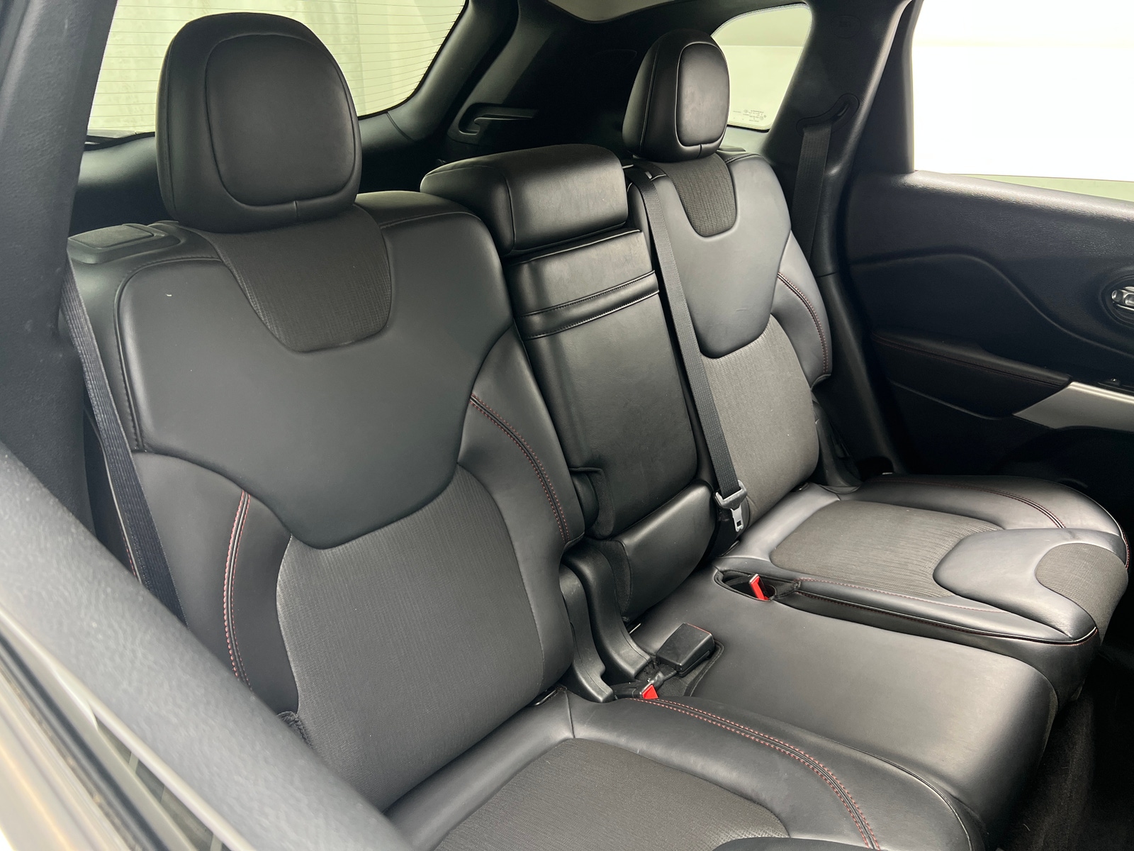 Thumbnail: 2017 Jeep Cherokee - 6