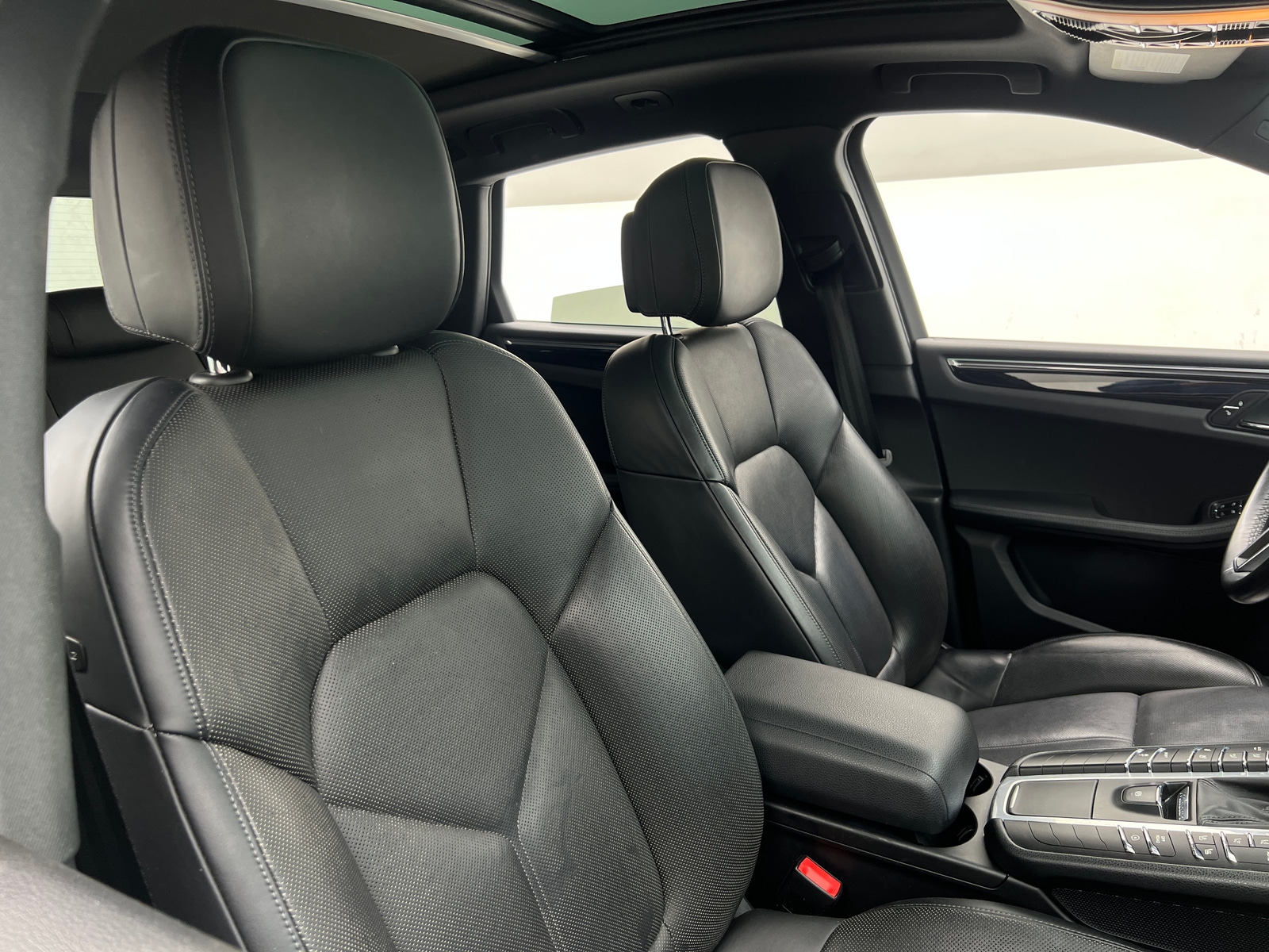 Thumbnail: 2015 Porsche Macan - 2