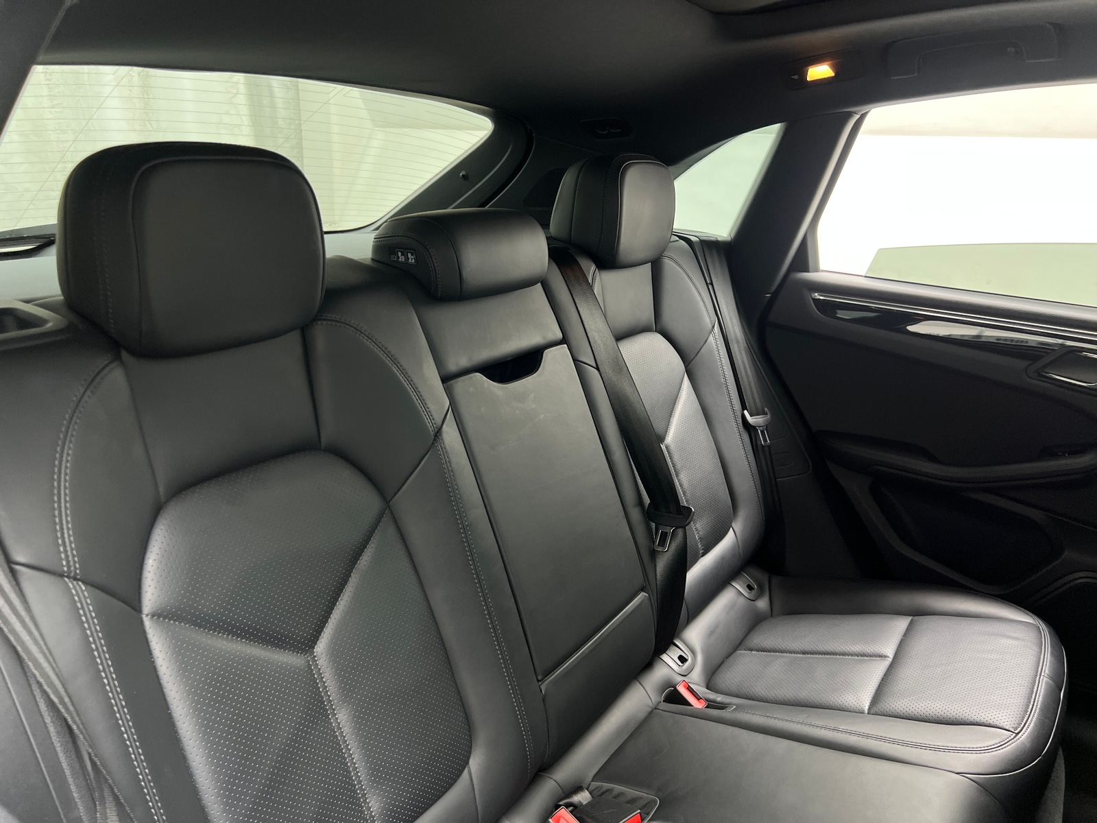 Thumbnail: 2015 Porsche Macan - 6