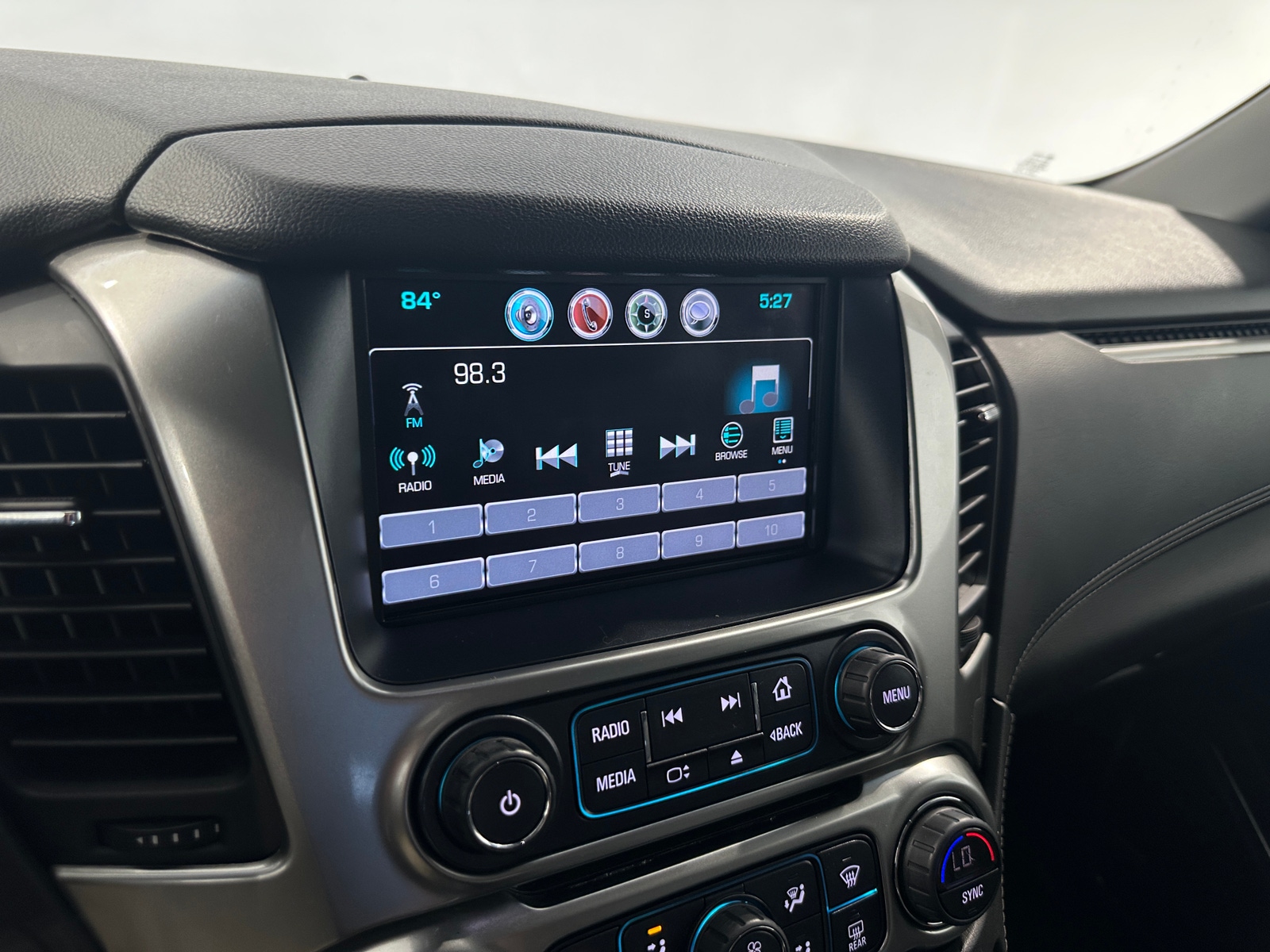 Thumbnail: 2018 Chevrolet Tahoe - 3