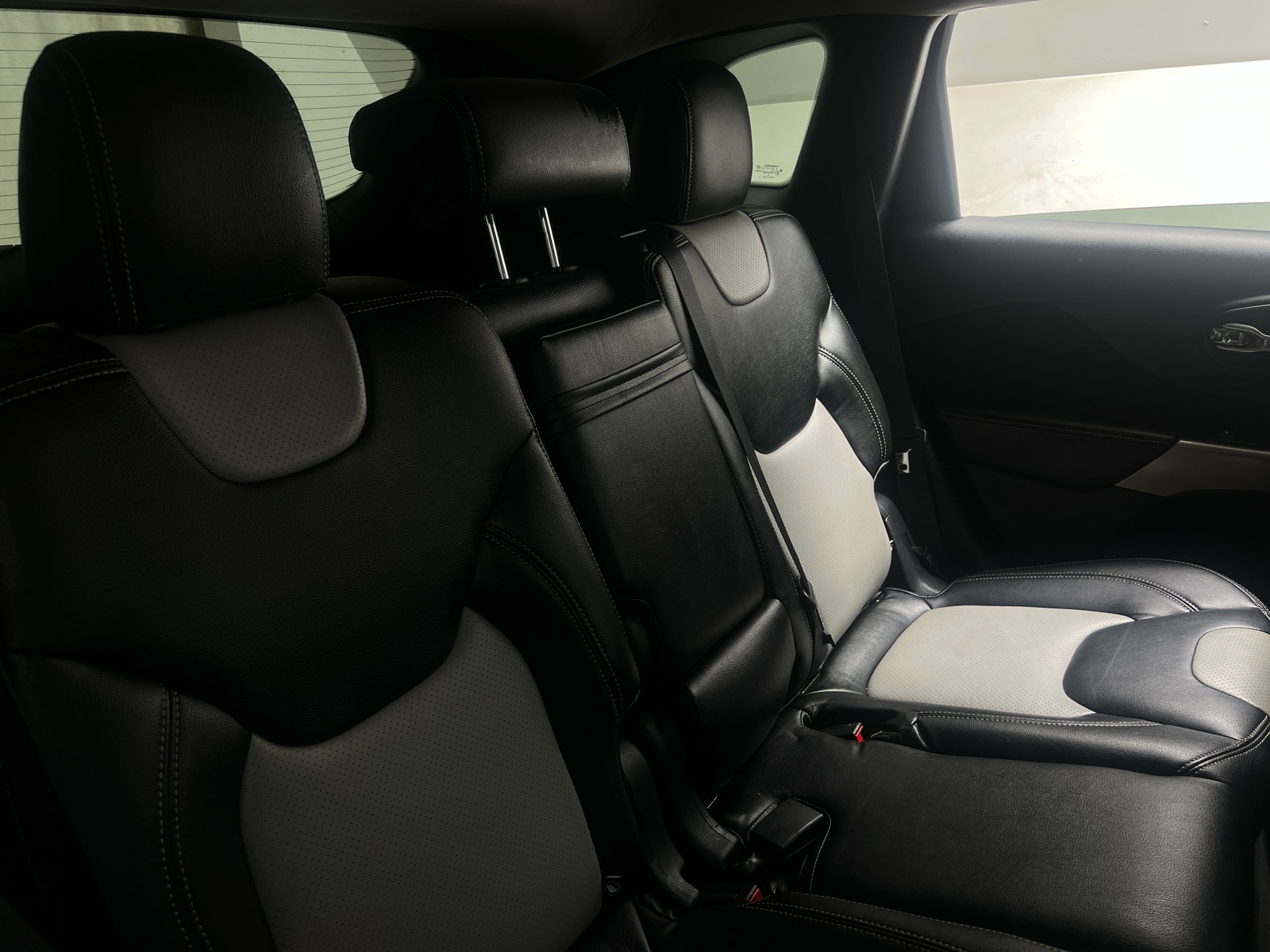 Thumbnail: 2018 Jeep Cherokee - 6